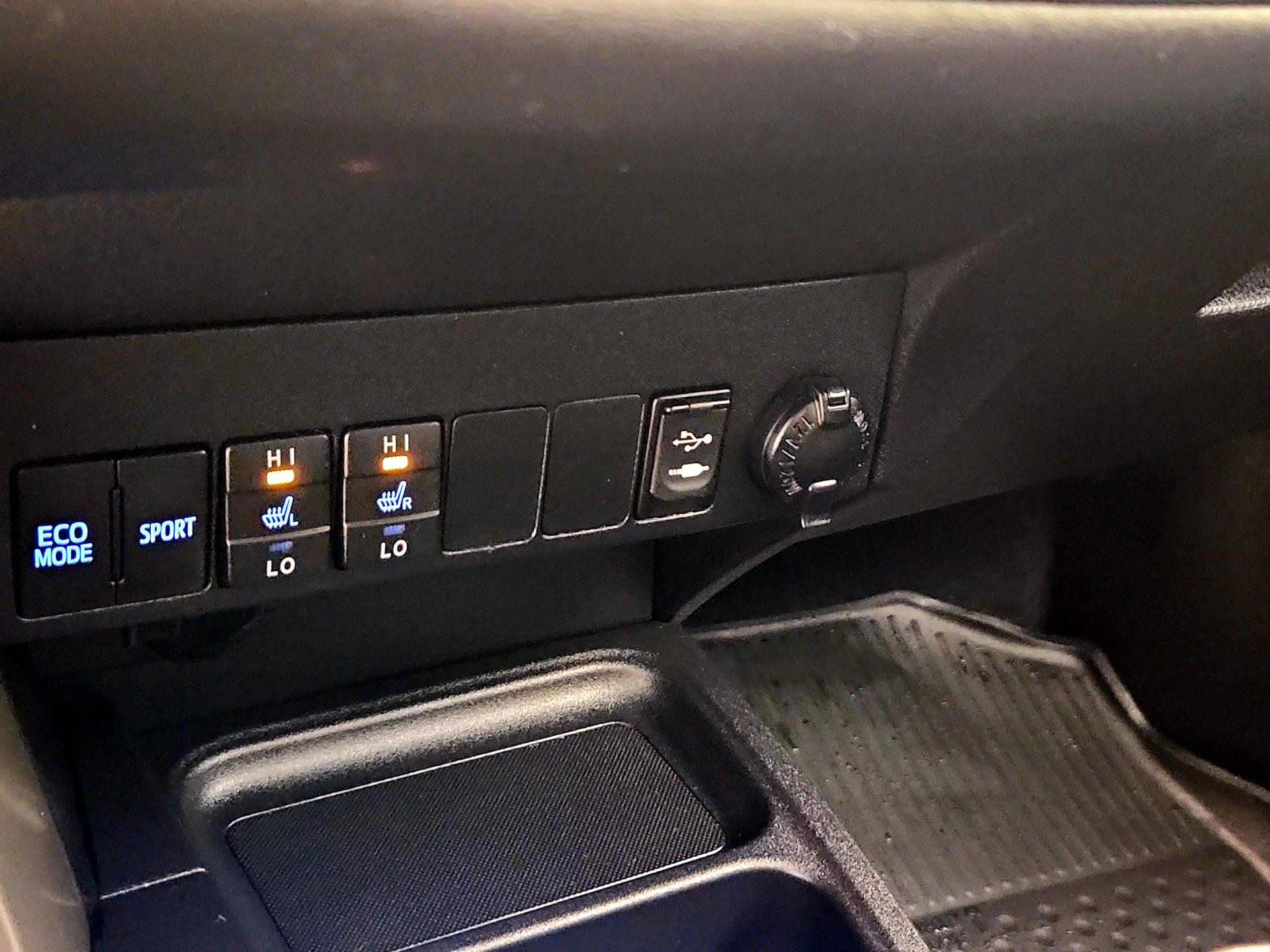 Thumbnail: 2018 Toyota RAV4 - 19