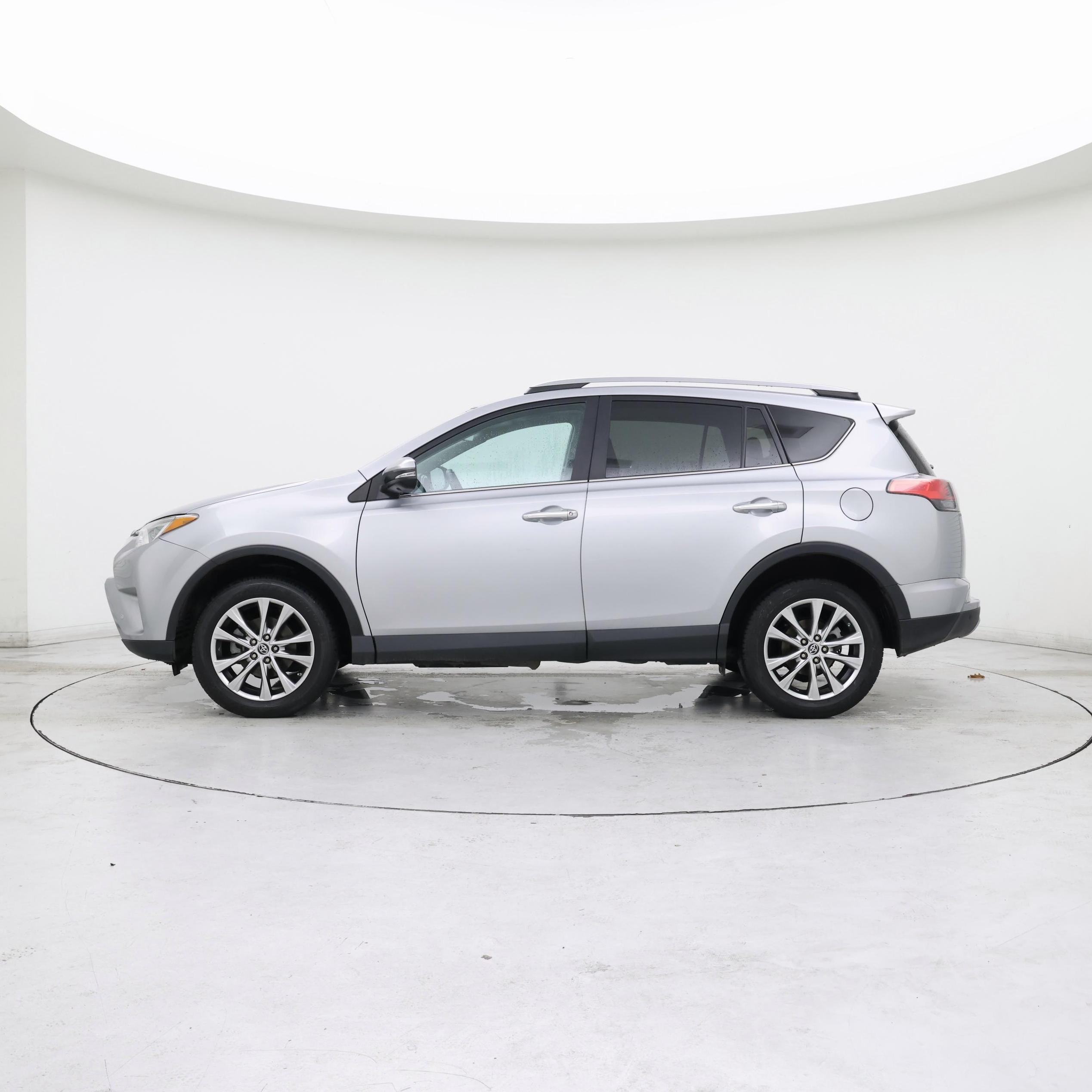 Thumbnail: 2018 Toyota RAV4 - 3