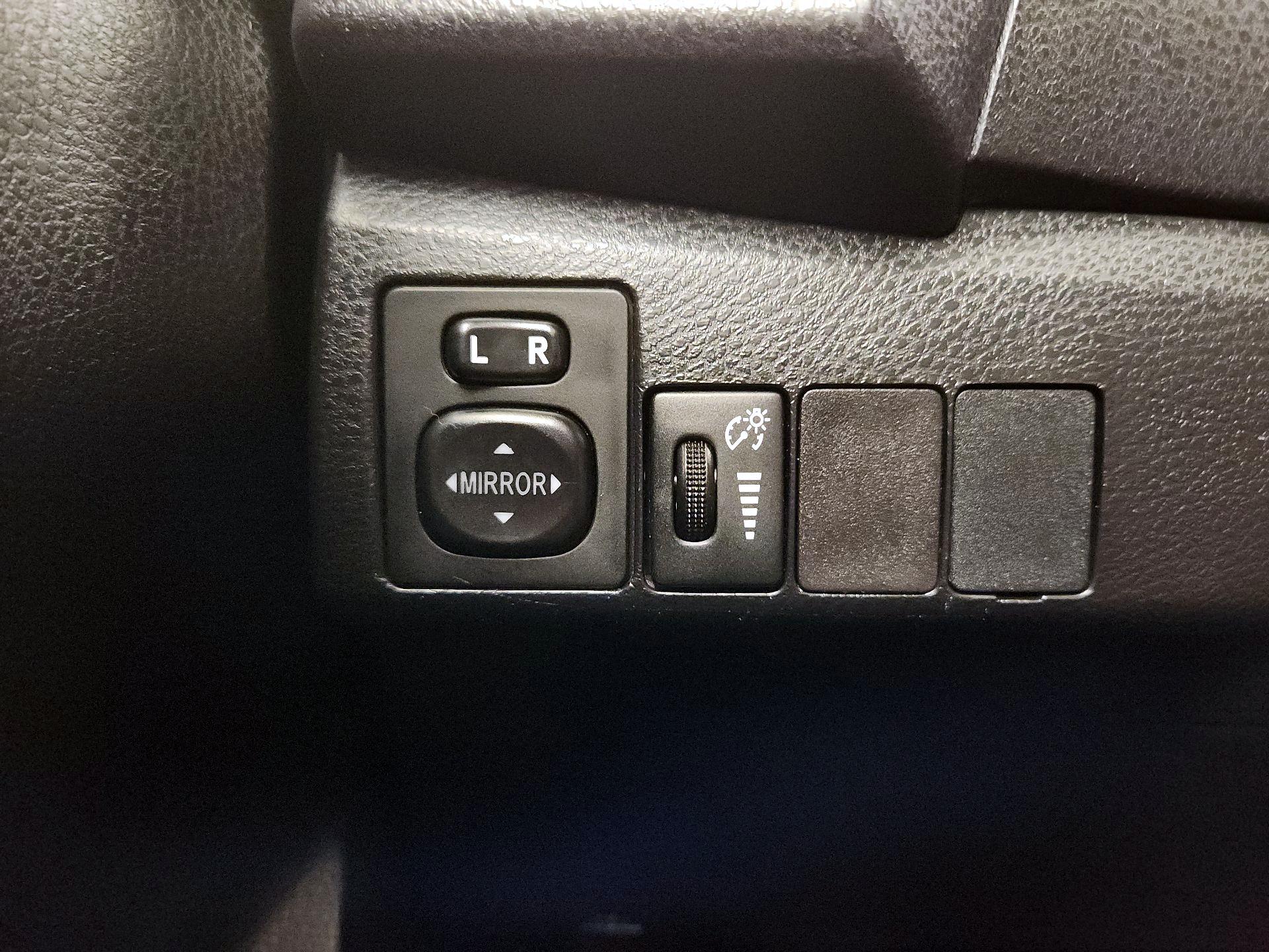 Thumbnail: 2015 Toyota Corolla - 13