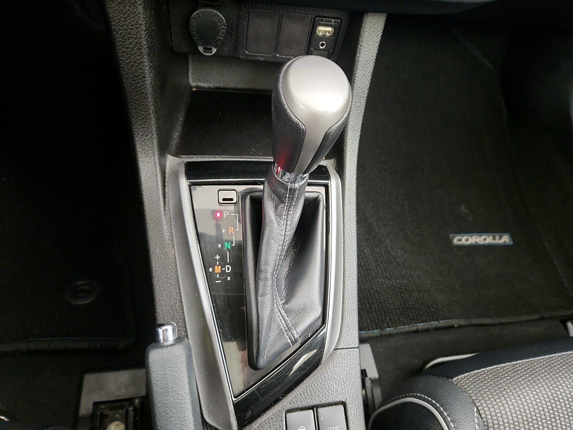 Thumbnail: 2015 Toyota Corolla - 17