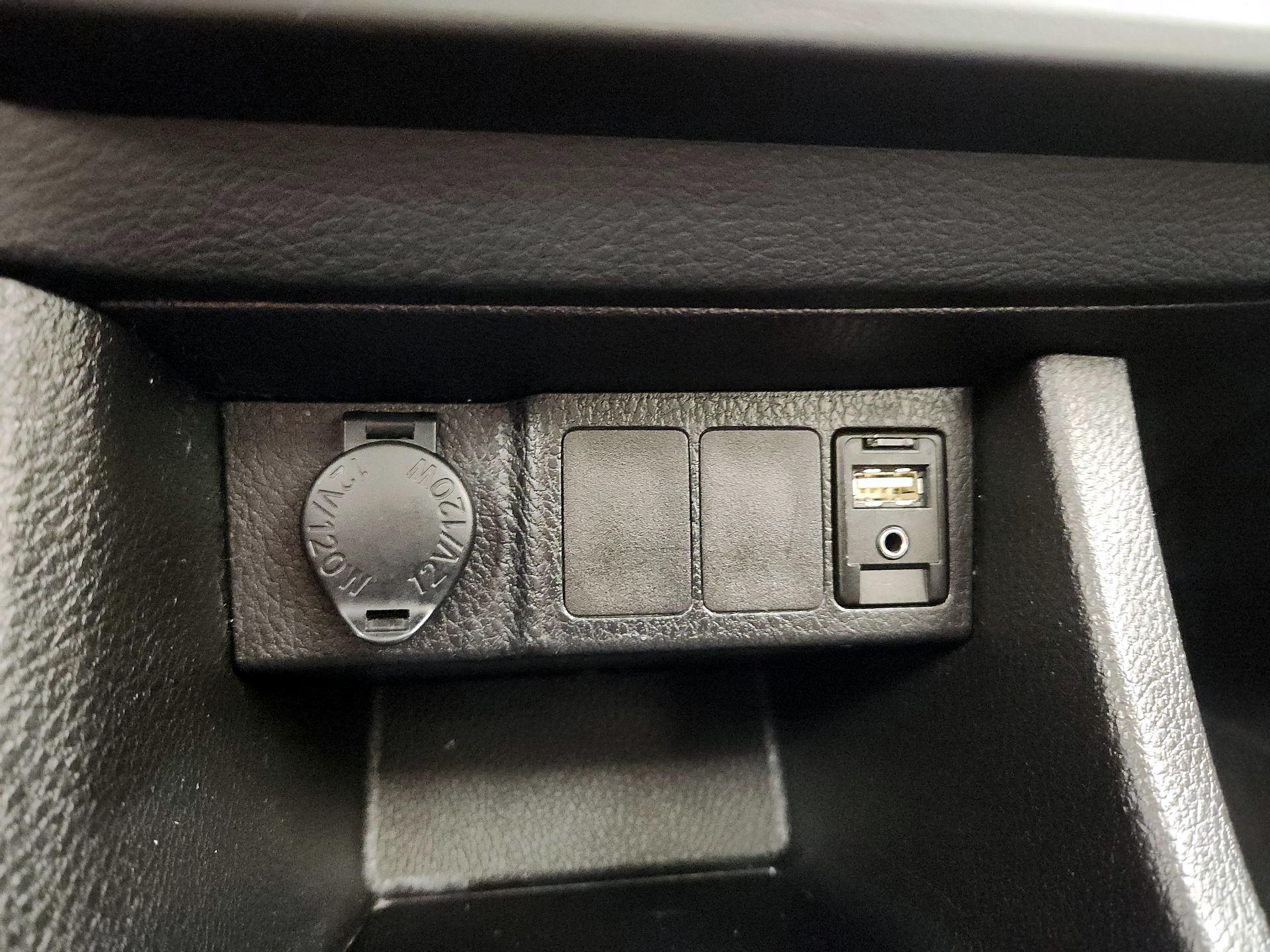 Thumbnail: 2015 Toyota Corolla - 18