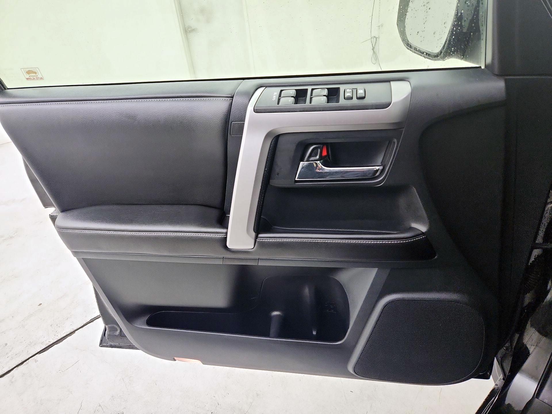 Thumbnail: 2015 Toyota 4Runner - 12