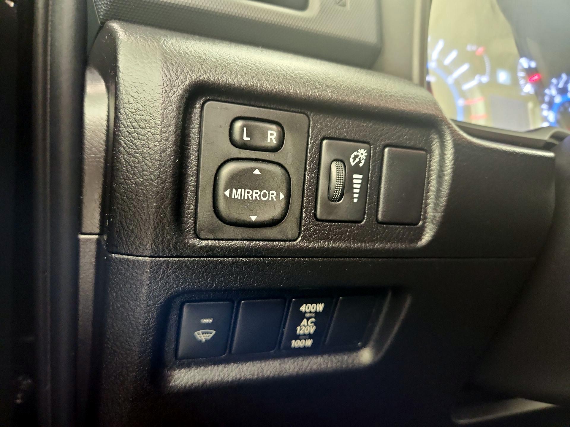 Thumbnail: 2015 Toyota 4Runner - 13