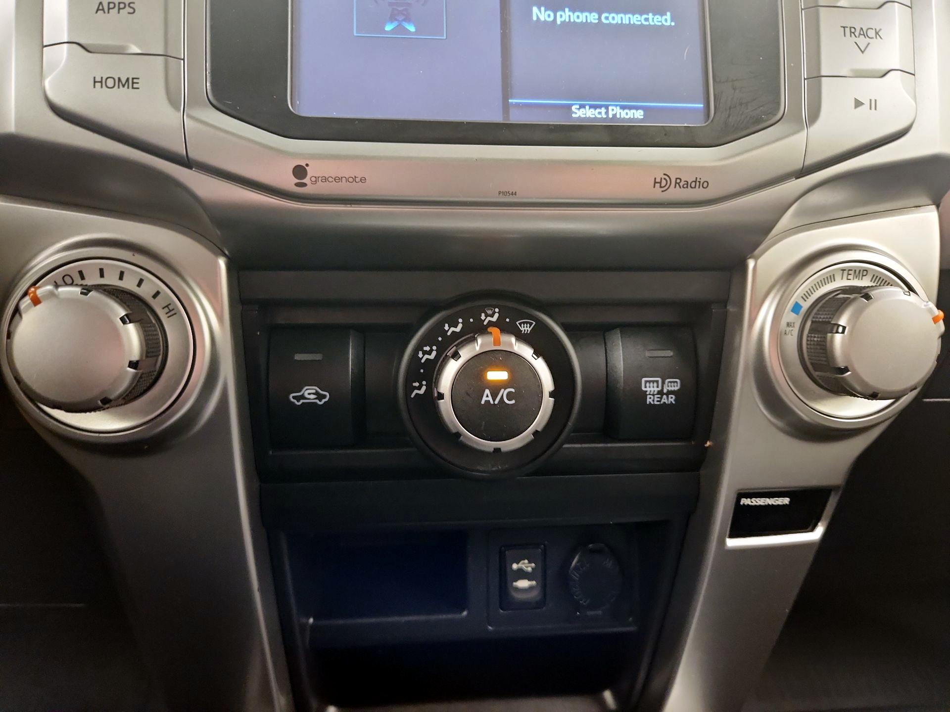 Thumbnail: 2015 Toyota 4Runner - 16