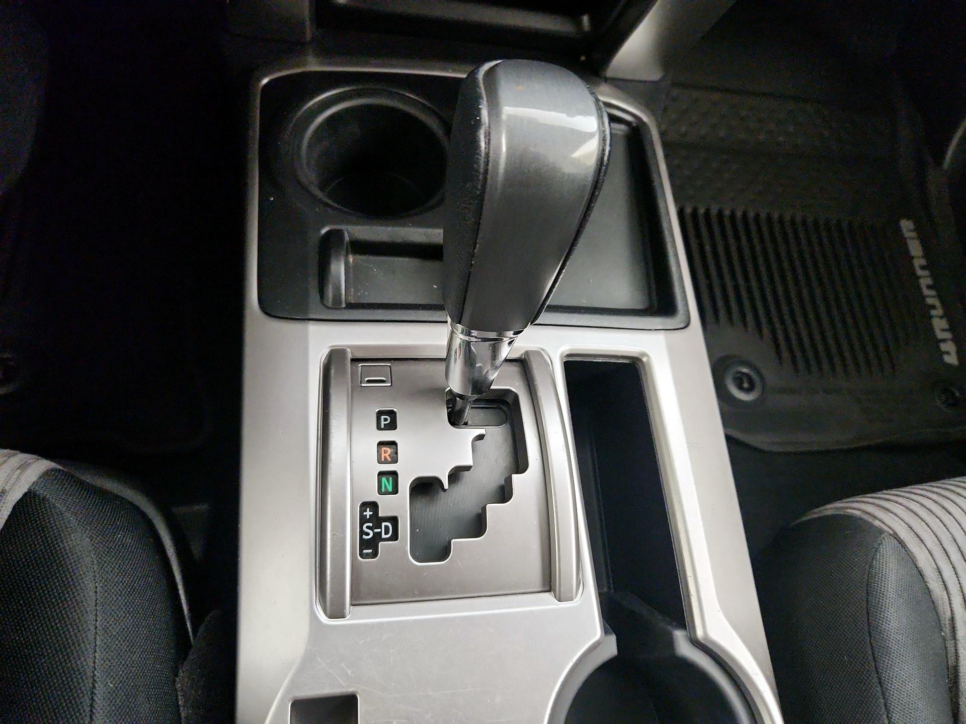 Thumbnail: 2015 Toyota 4Runner - 17