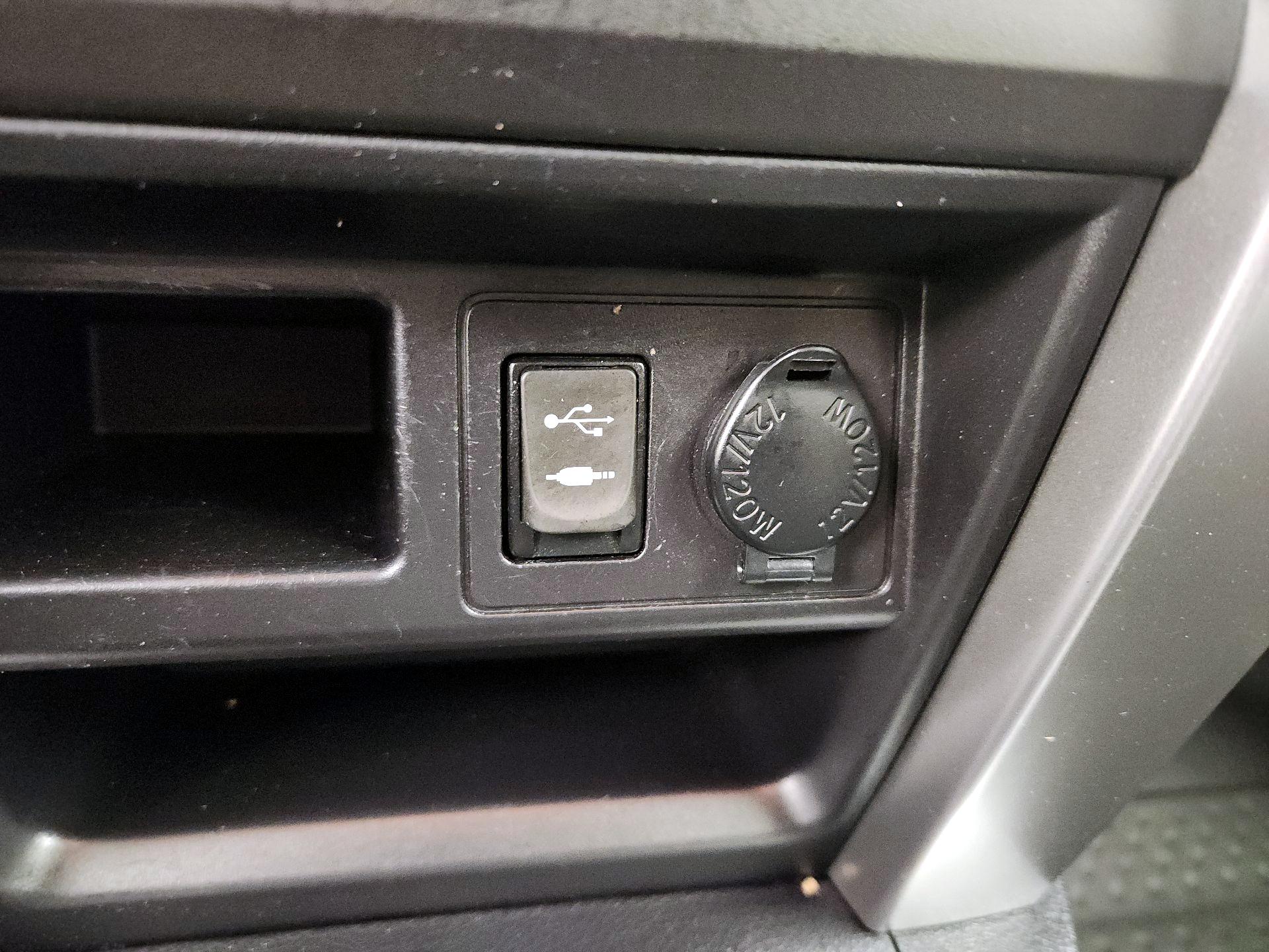 Thumbnail: 2015 Toyota 4Runner - 18