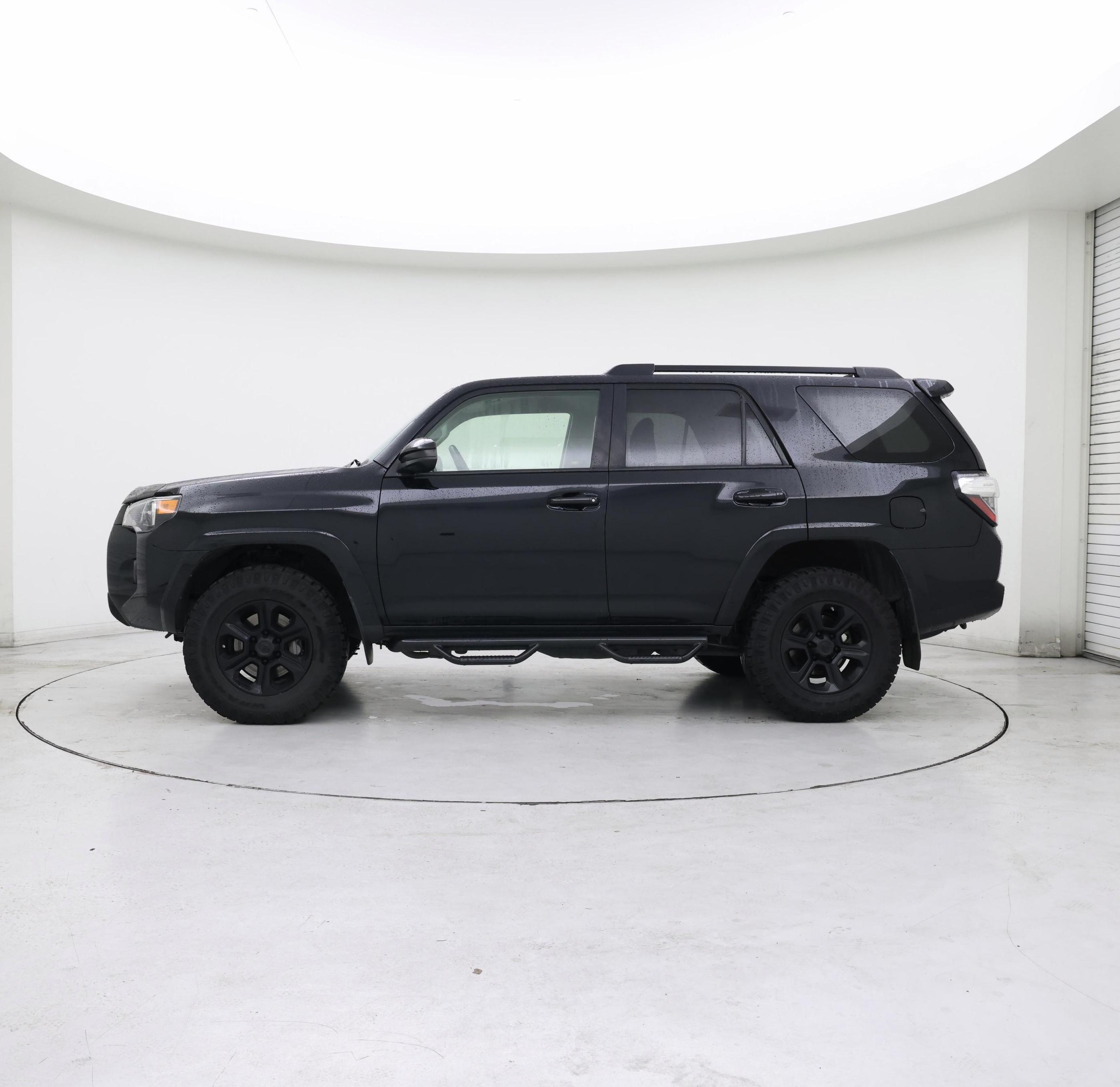 Thumbnail: 2015 Toyota 4Runner - 3