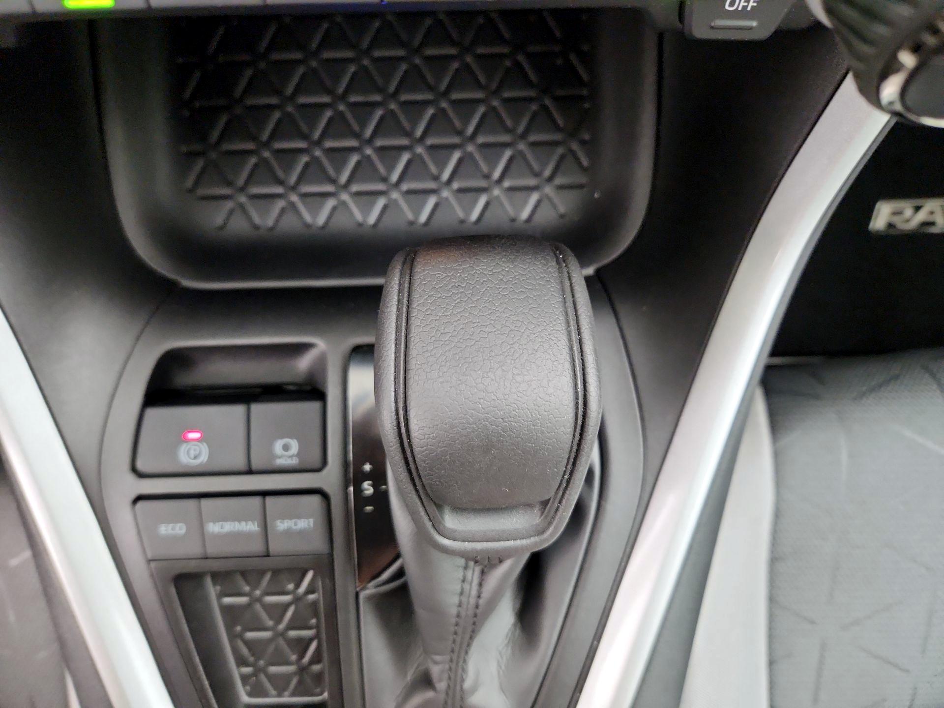 Thumbnail: 2024 Toyota RAV4 - 17