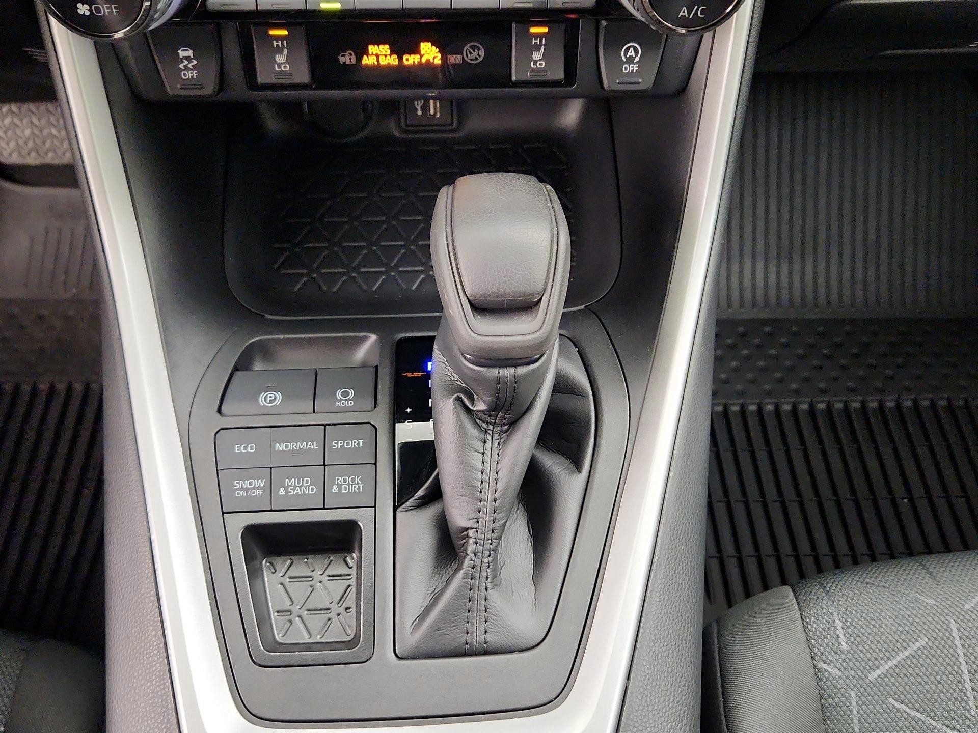 Thumbnail: 2023 Toyota RAV4 - 17