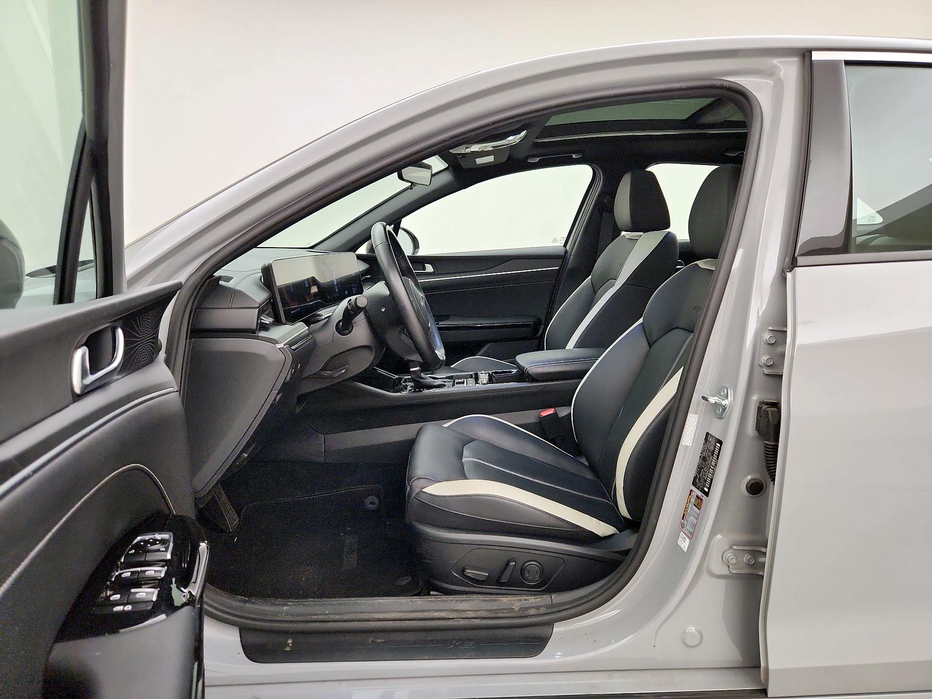 Thumbnail: 2025 Kia K5 - 9