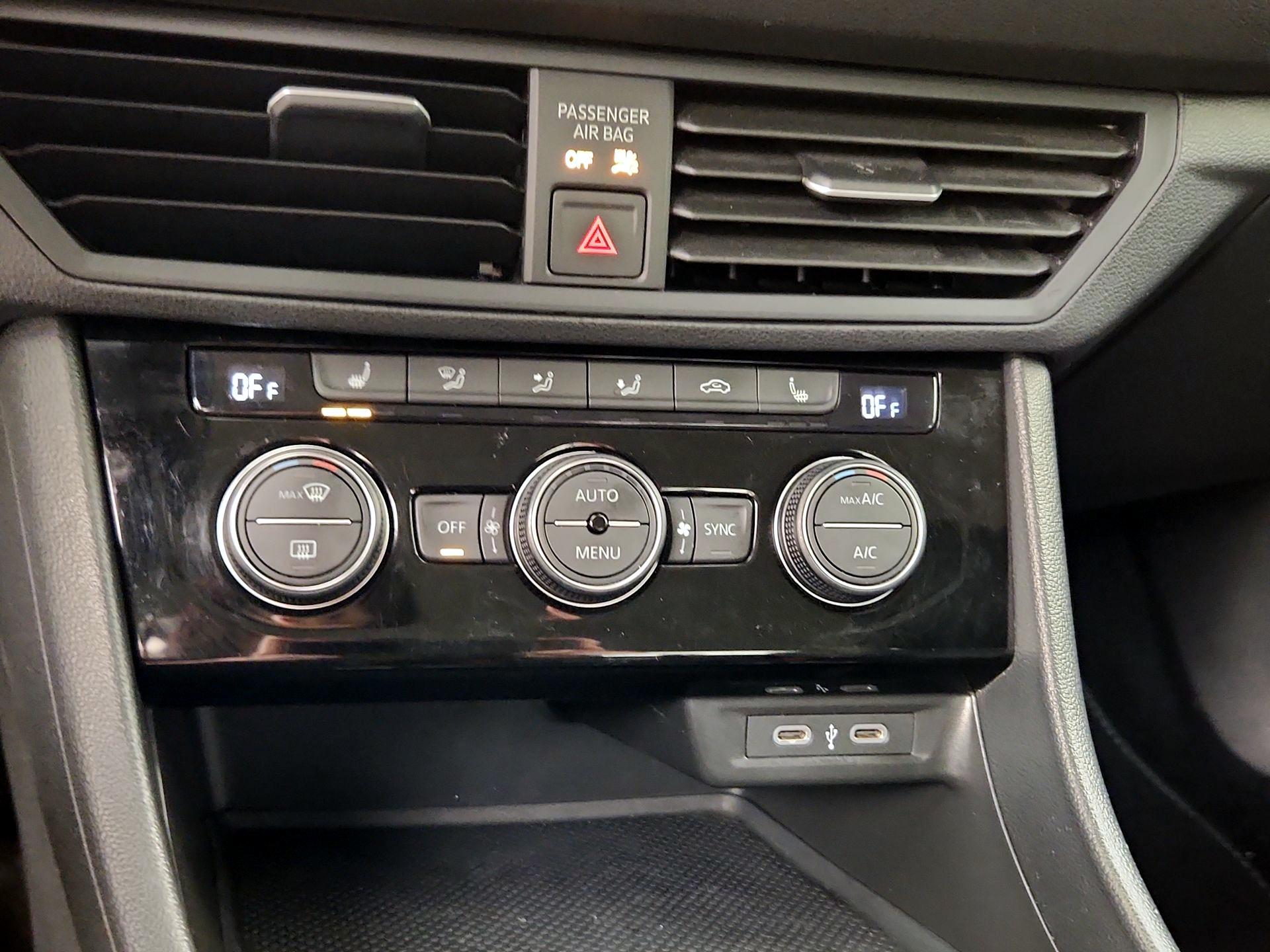 Thumbnail: 2024 Volkswagen Jetta - 16