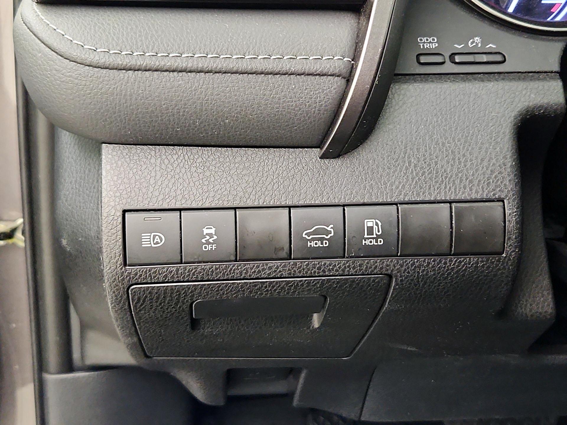 Thumbnail: 2022 Toyota Camry - 13