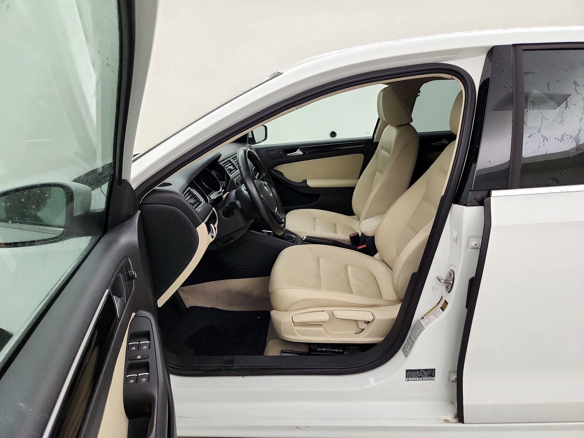 Thumbnail: 2016 Volkswagen Jetta - 11