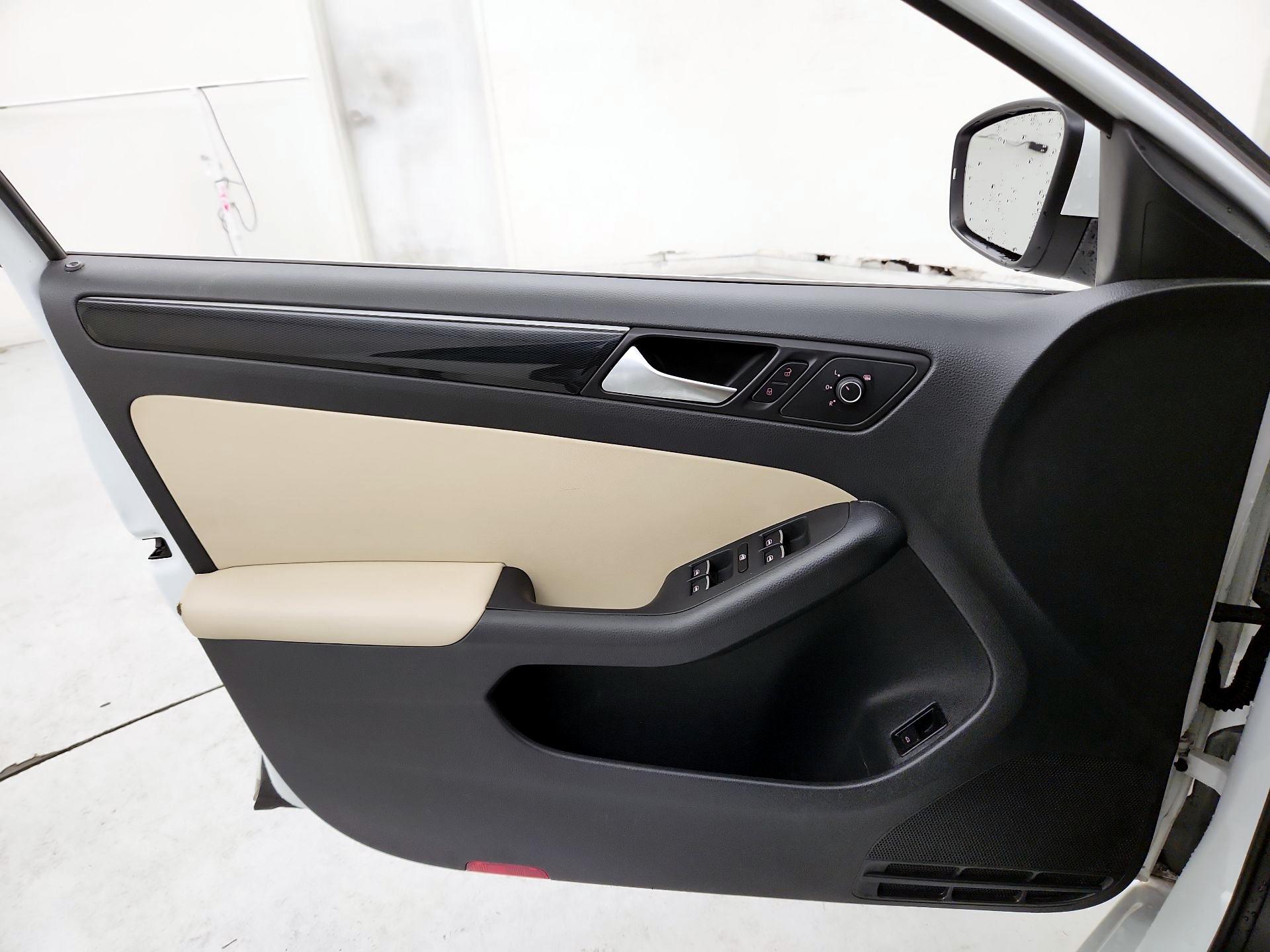 Thumbnail: 2016 Volkswagen Jetta - 12