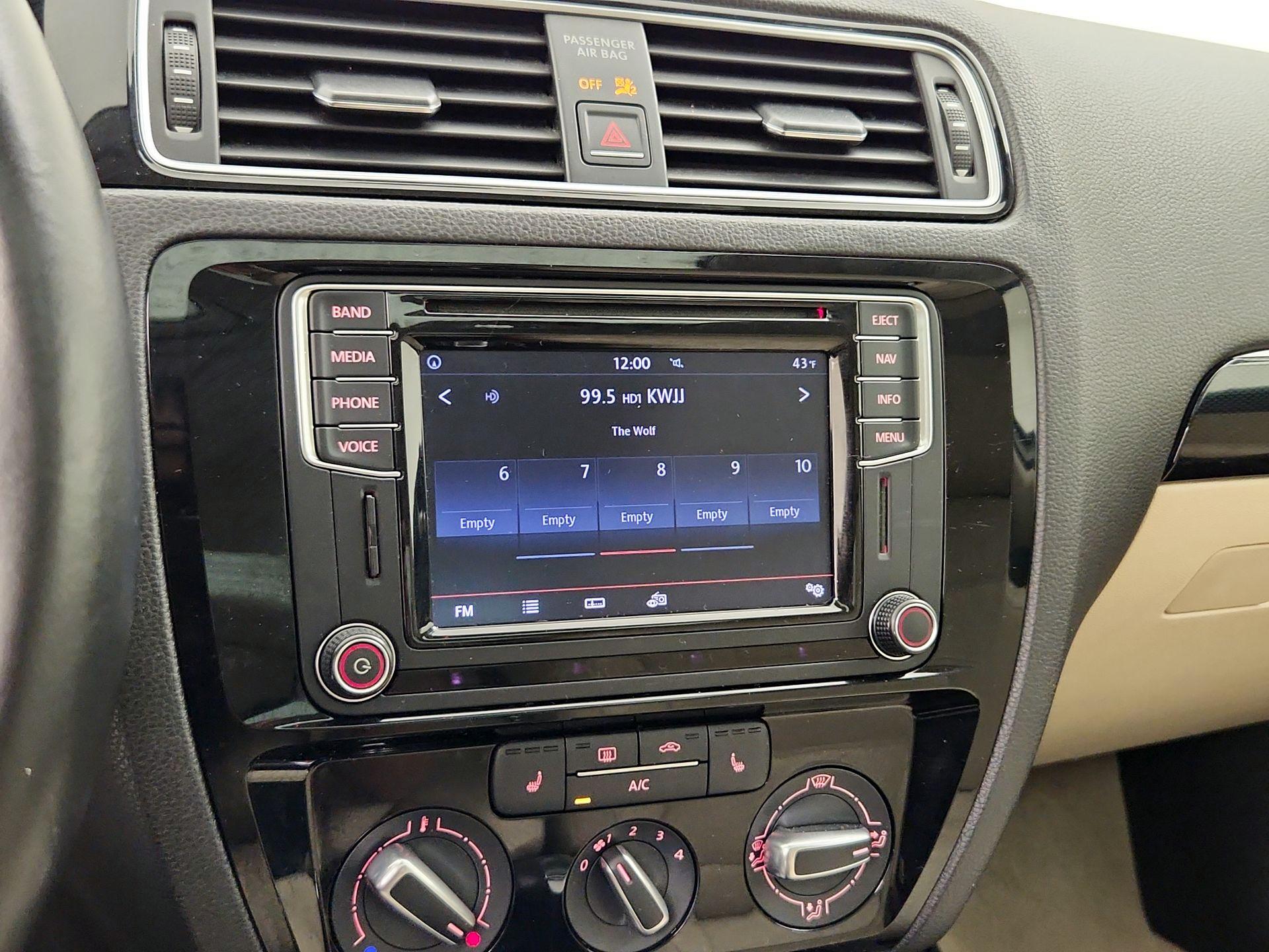 Thumbnail: 2016 Volkswagen Jetta - 16