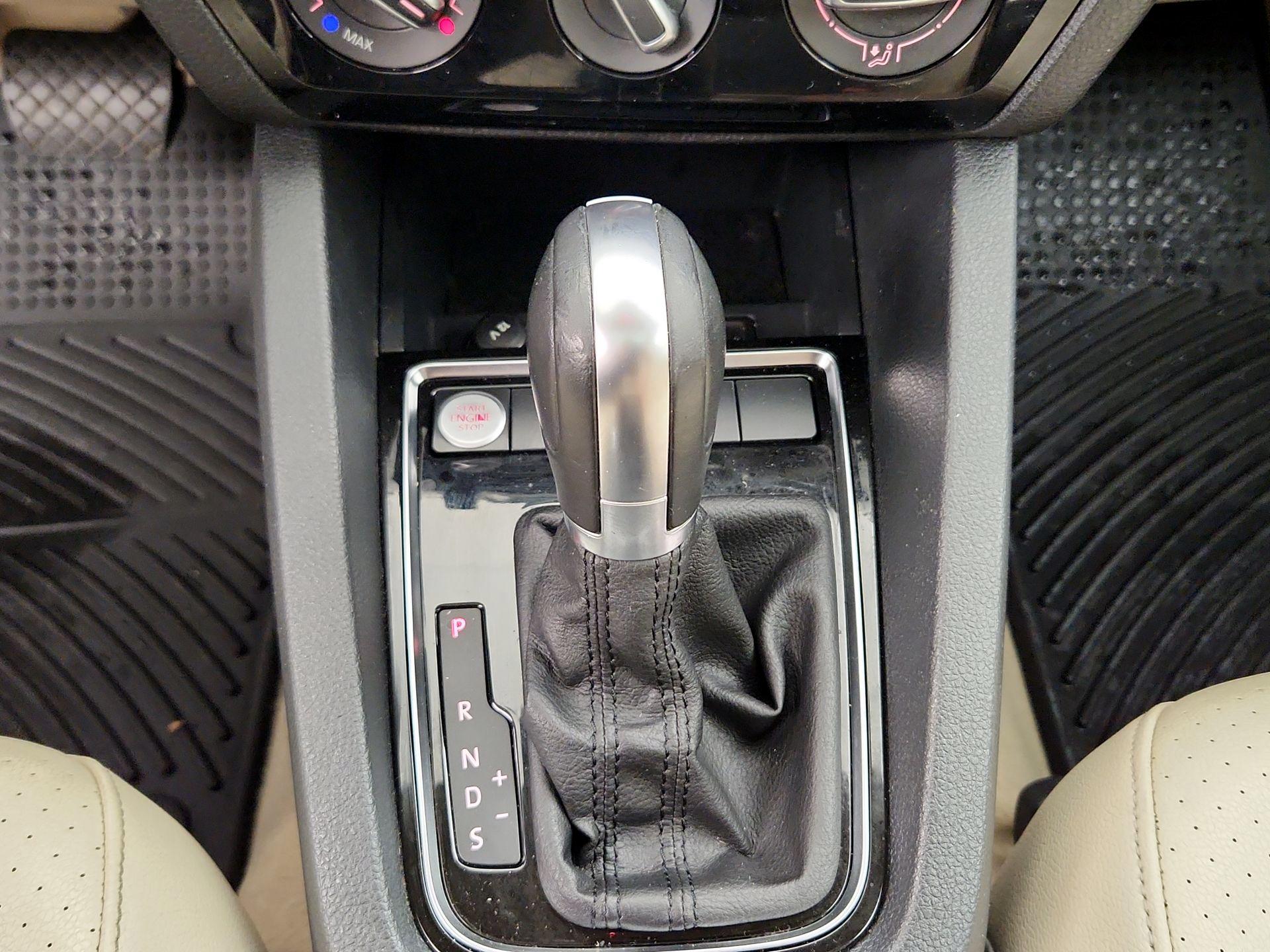 Thumbnail: 2016 Volkswagen Jetta - 18