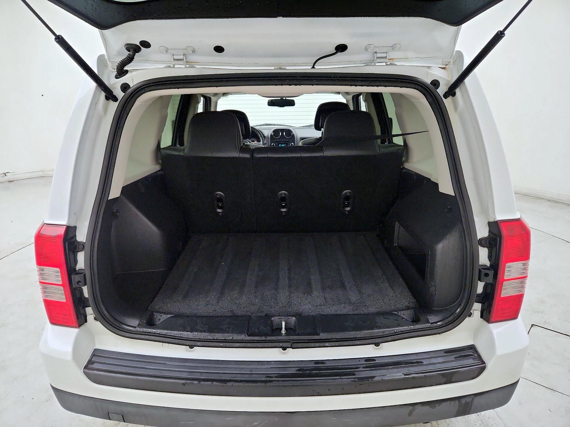 Thumbnail: 2015 Jeep Patriot - 19