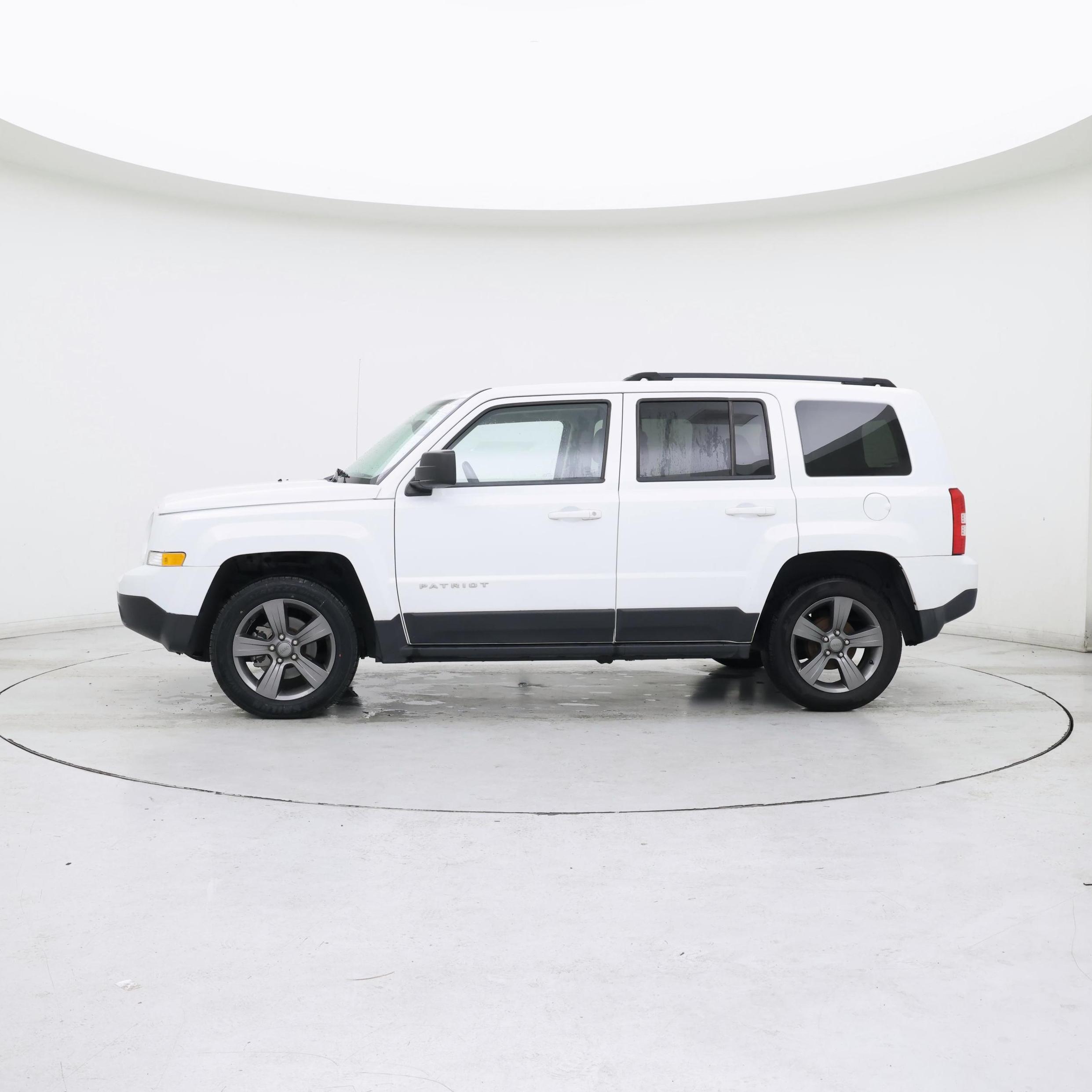 Thumbnail: 2015 Jeep Patriot - 3