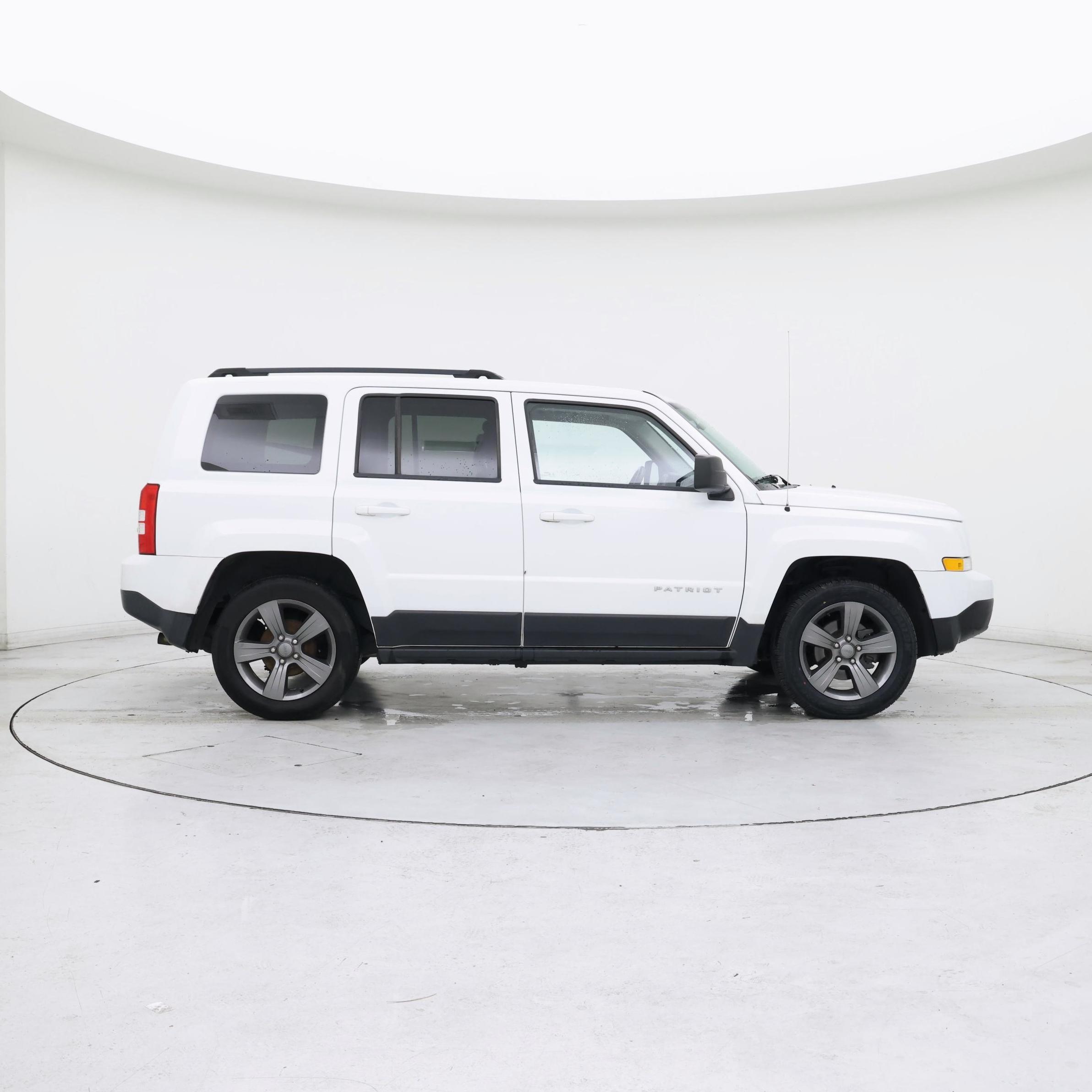 Thumbnail: 2015 Jeep Patriot - 7