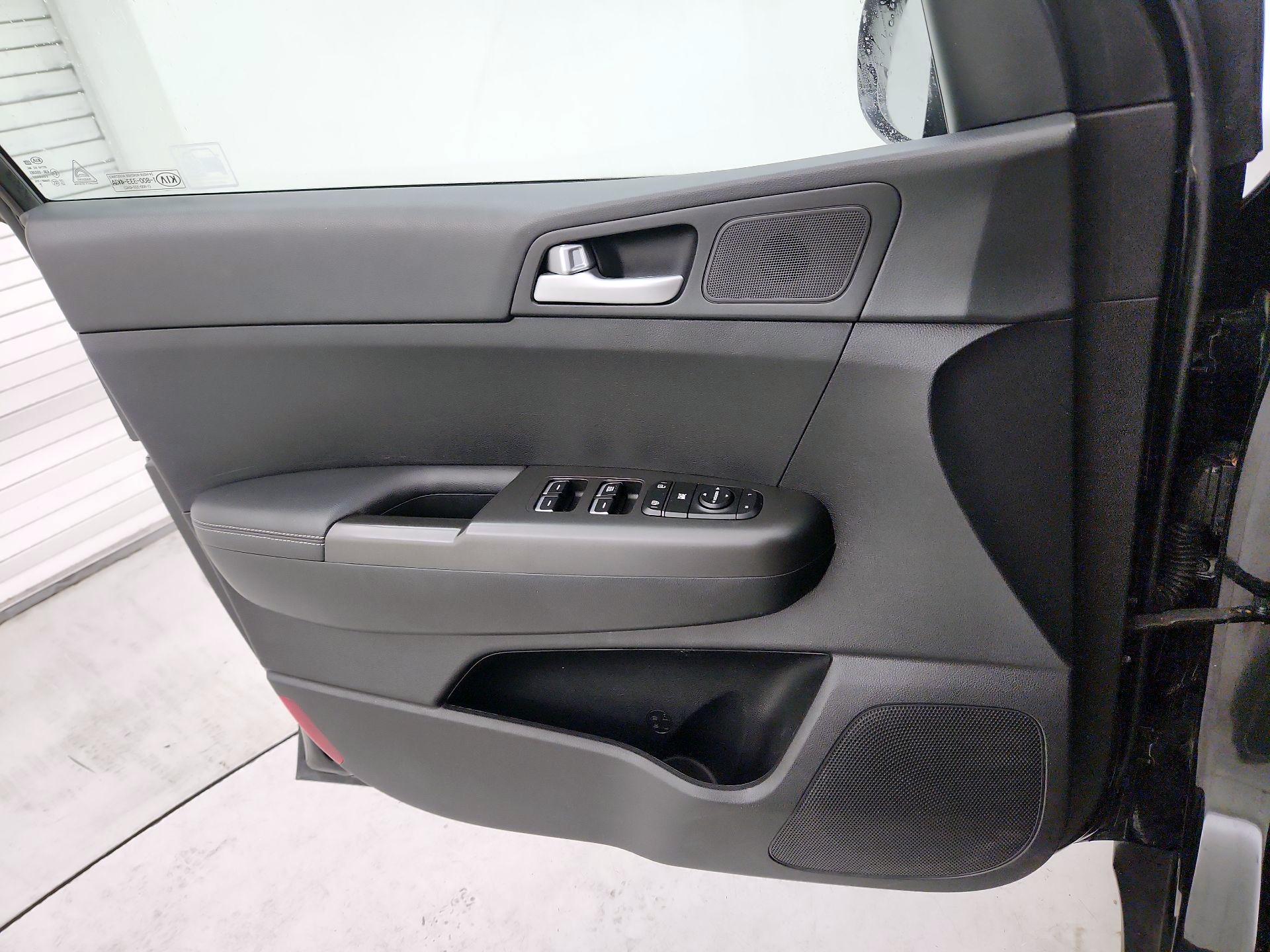 Thumbnail: 2020 Kia Sportage - 12