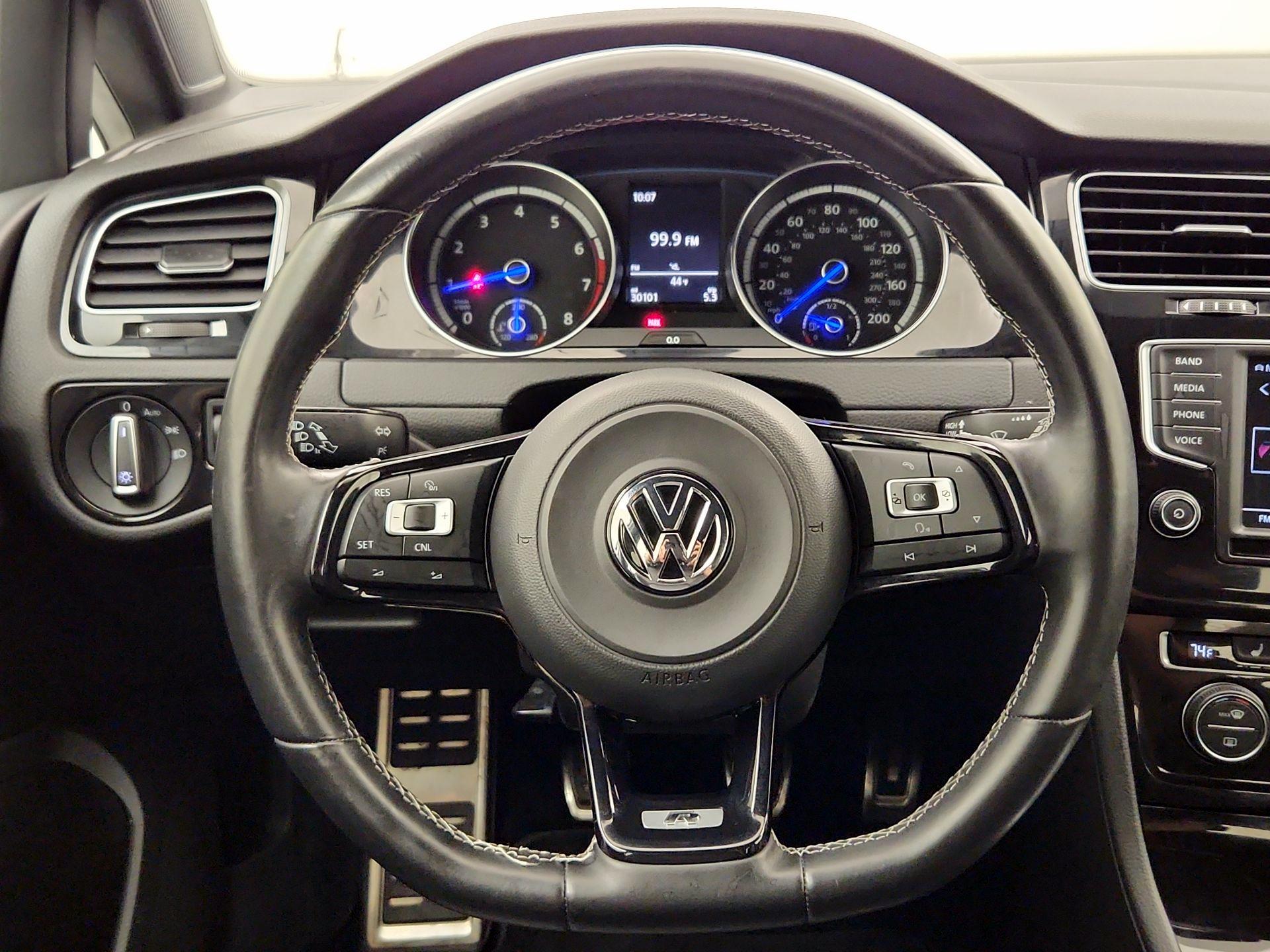 Thumbnail: 2016 Volkswagen Golf - 10