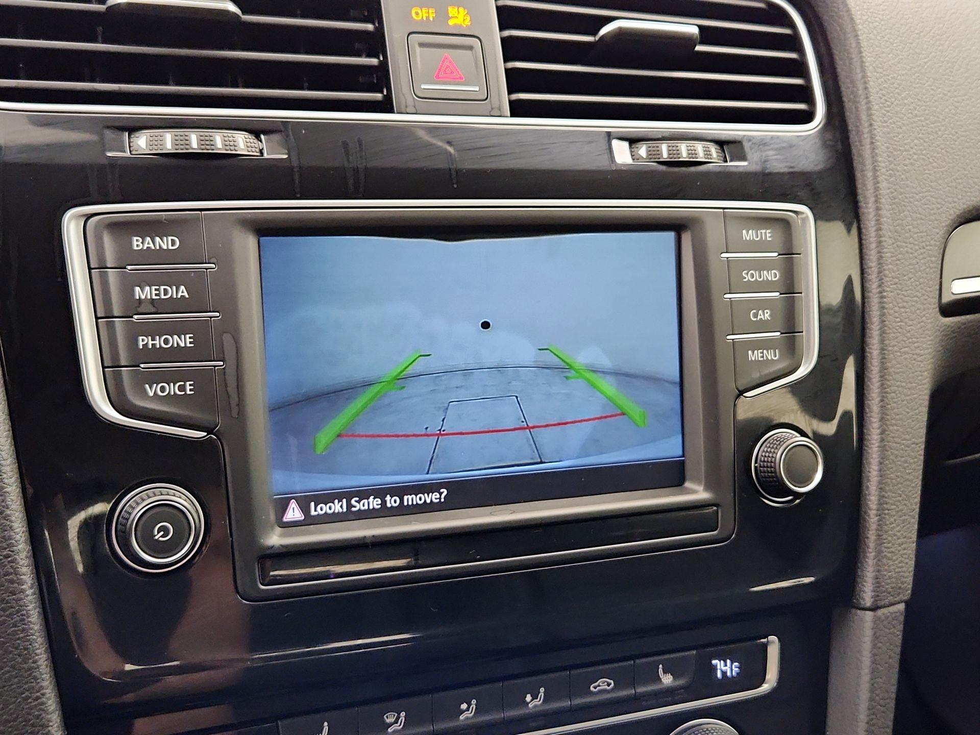 Thumbnail: 2016 Volkswagen Golf - 14