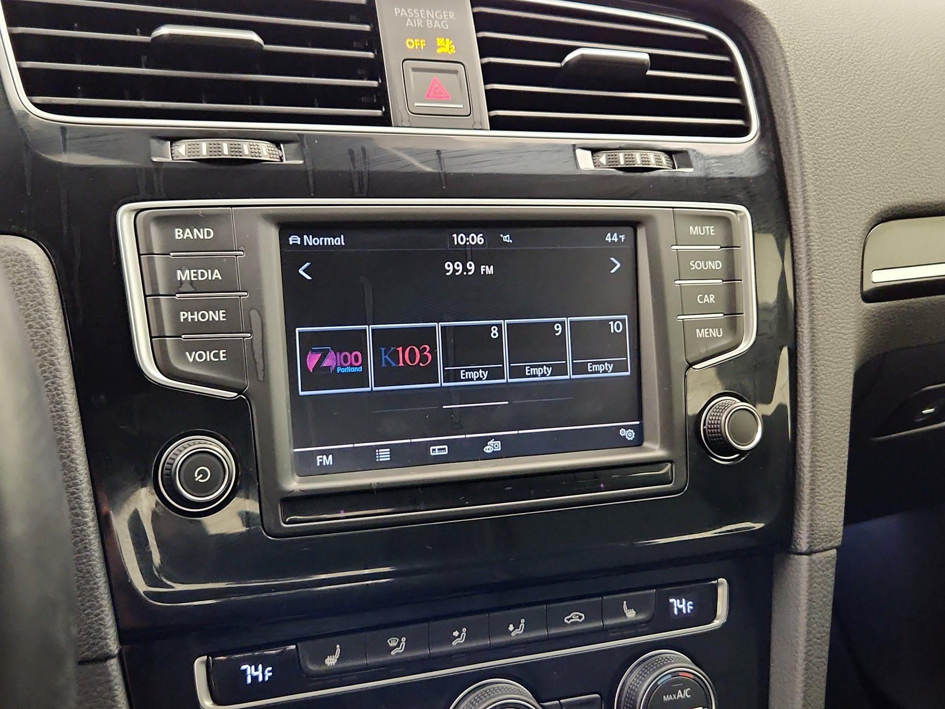 Thumbnail: 2016 Volkswagen Golf - 15