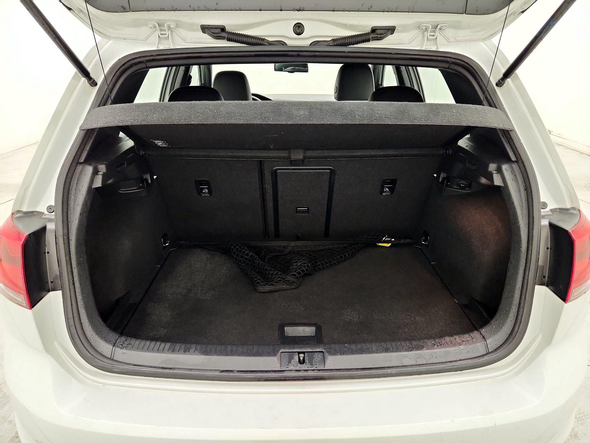 Thumbnail: 2016 Volkswagen Golf - 20