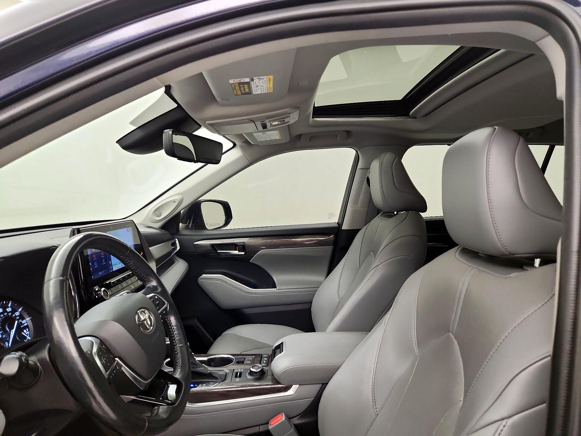 Thumbnail: 2020 Toyota Highlander - 20