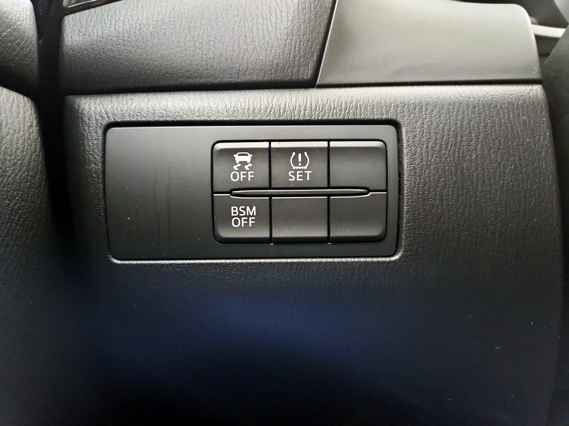 Thumbnail: 2016 Mazda Mazda3 - 13