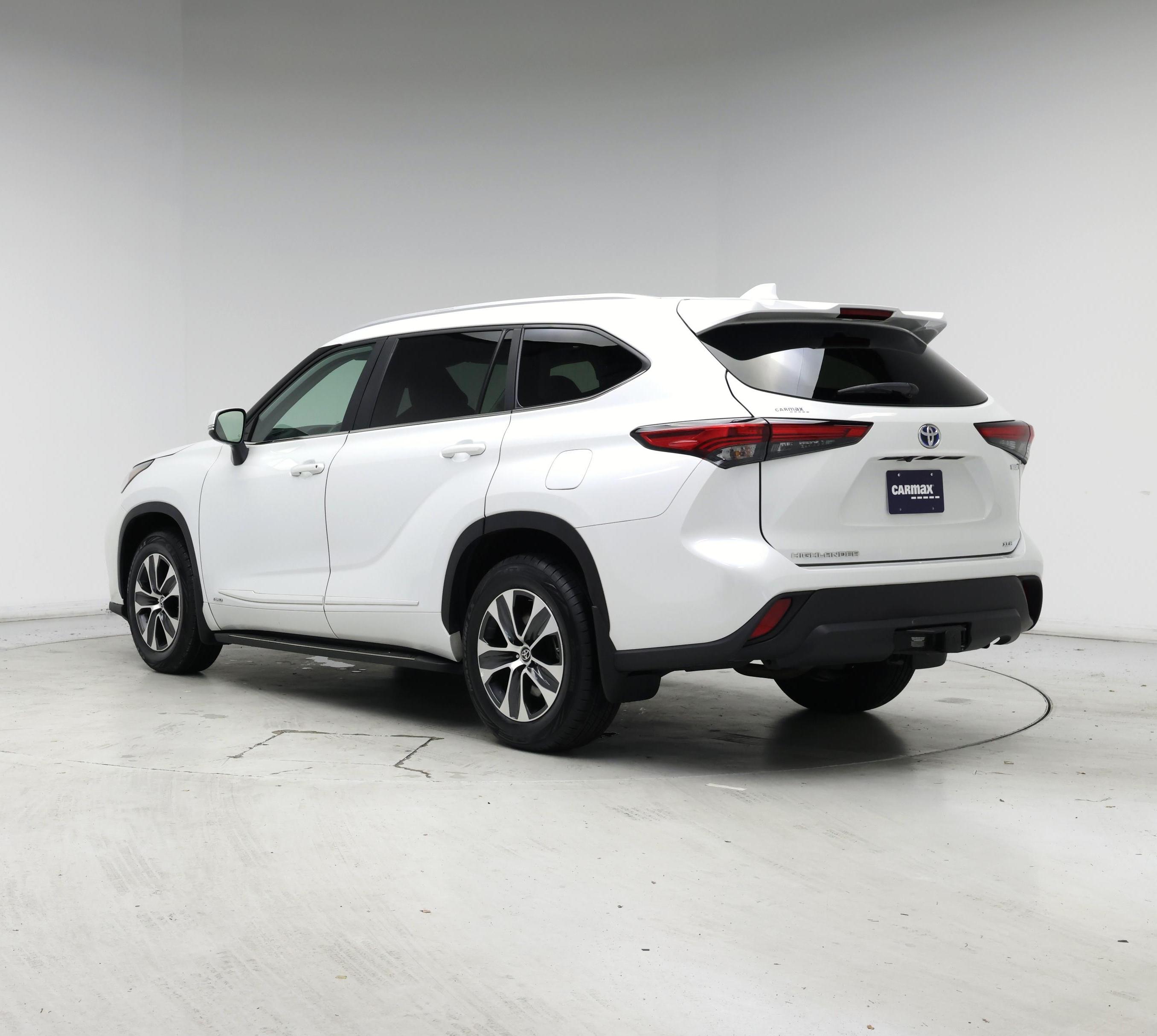 Thumbnail: 2023 Toyota Highlander - 2