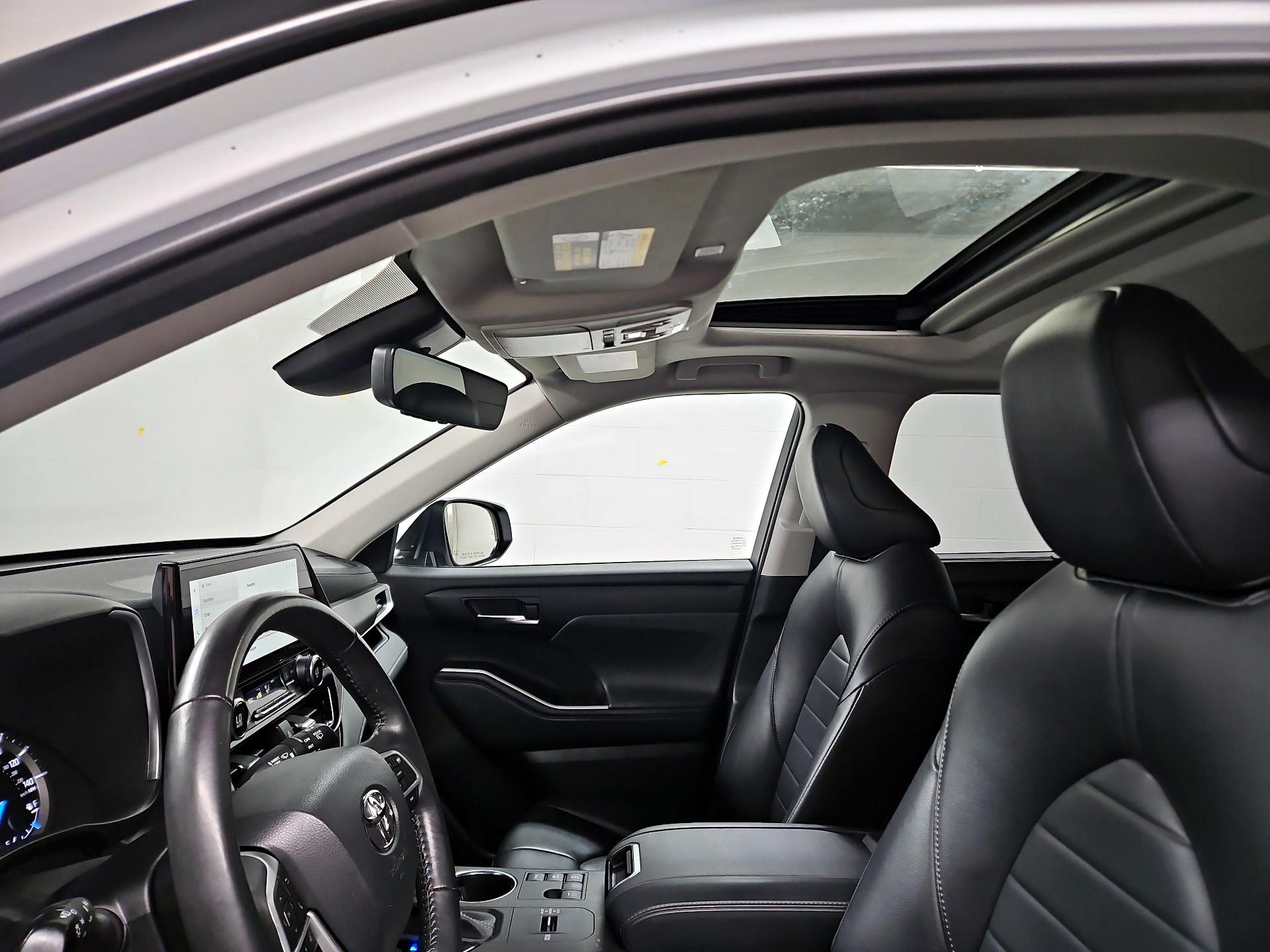 Thumbnail: 2023 Toyota Highlander - 19