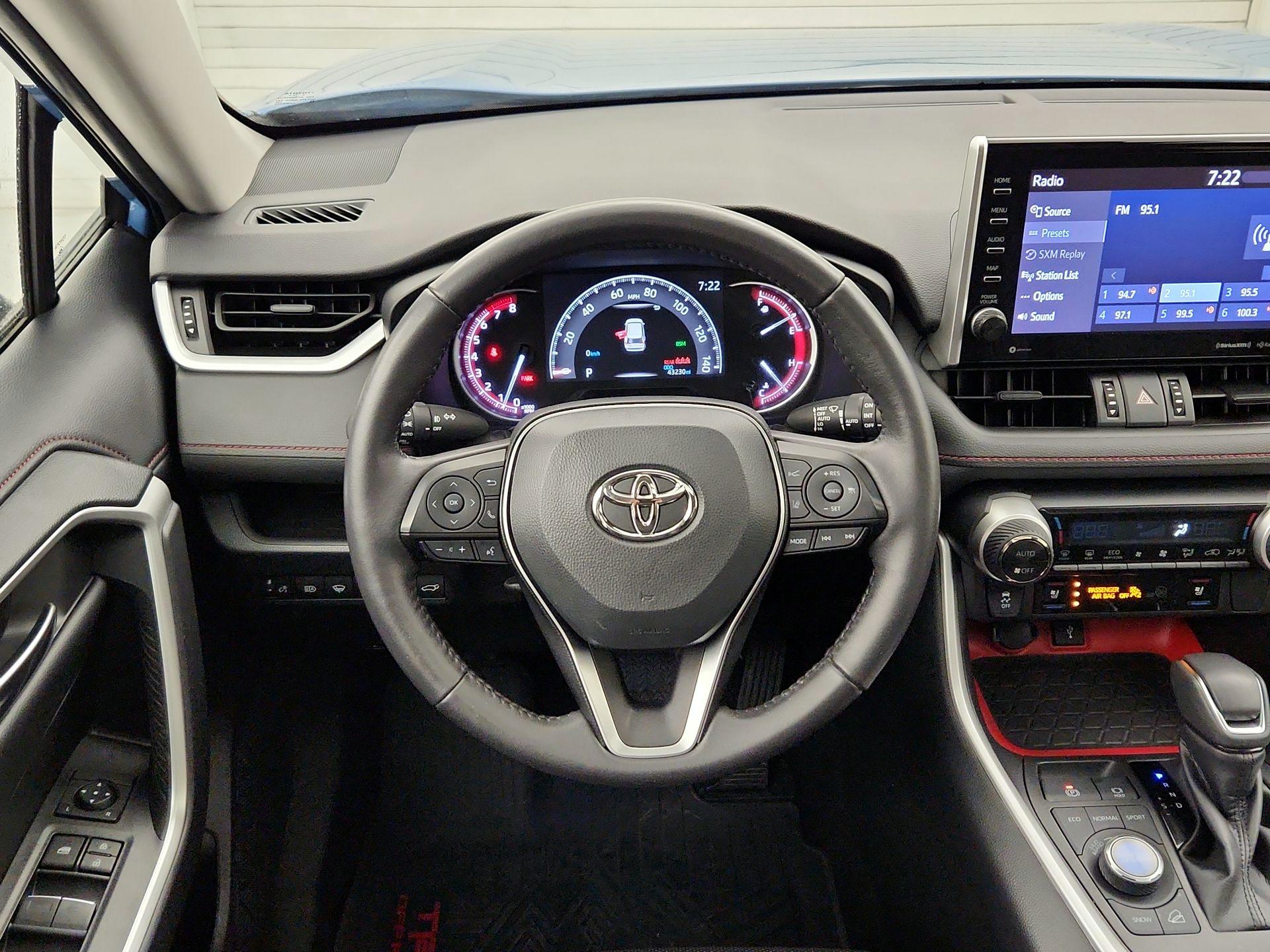 Thumbnail: 2022 Toyota RAV4 - 10