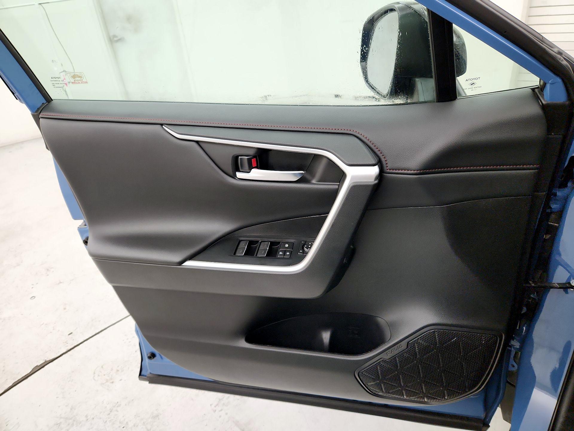 Thumbnail: 2022 Toyota RAV4 - 12