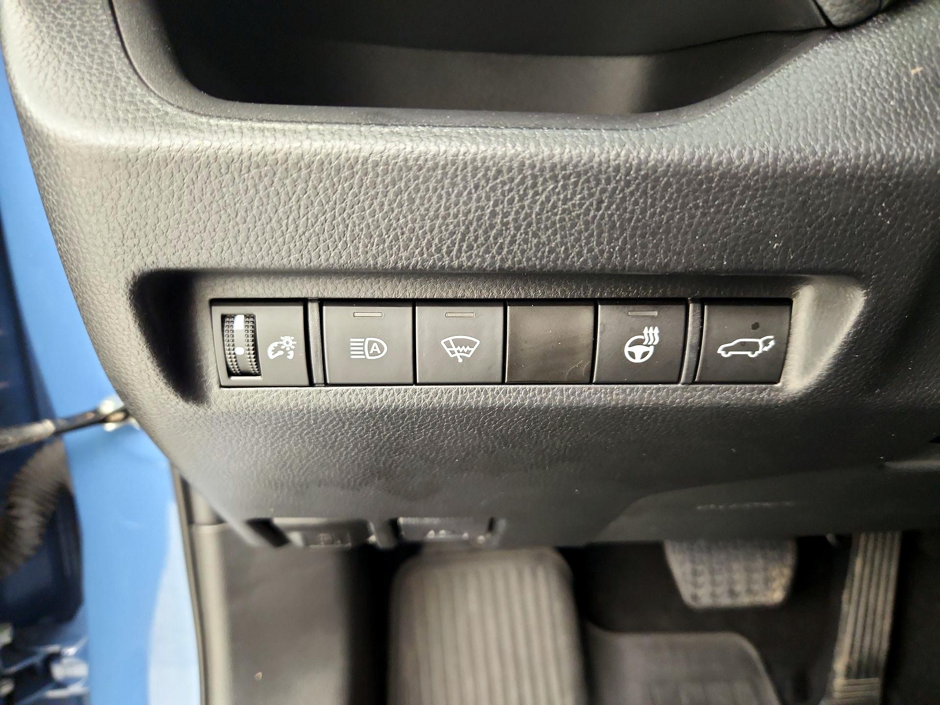 Thumbnail: 2022 Toyota RAV4 - 13