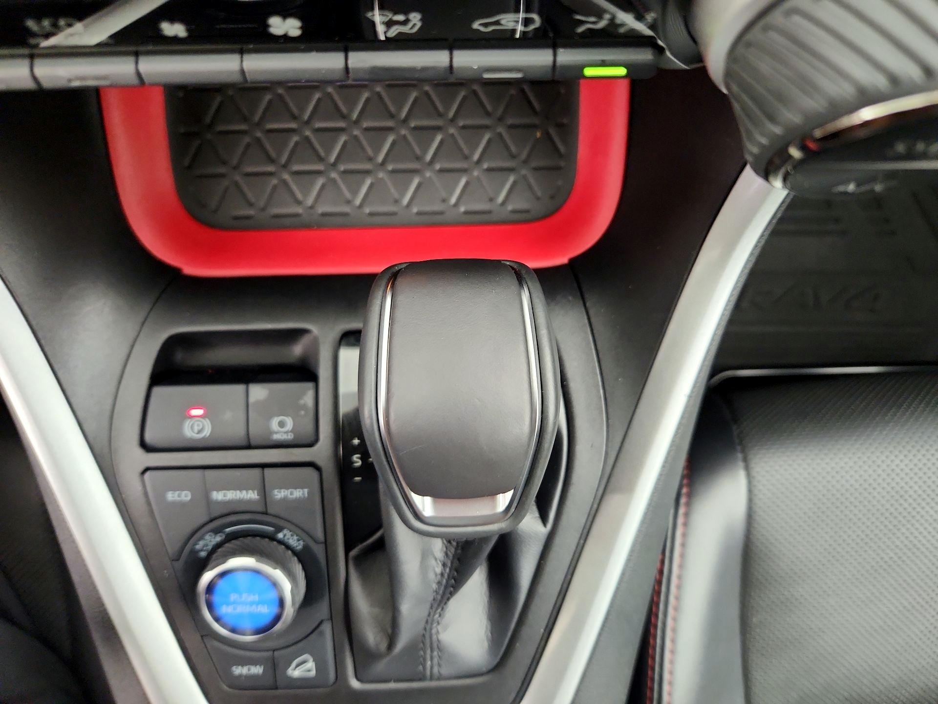 Thumbnail: 2022 Toyota RAV4 - 17