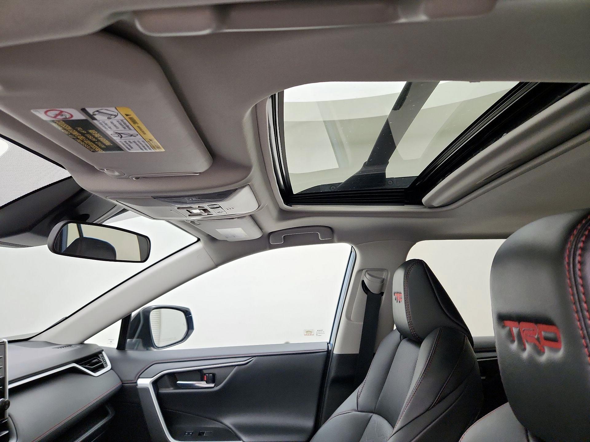 Thumbnail: 2022 Toyota RAV4 - 19