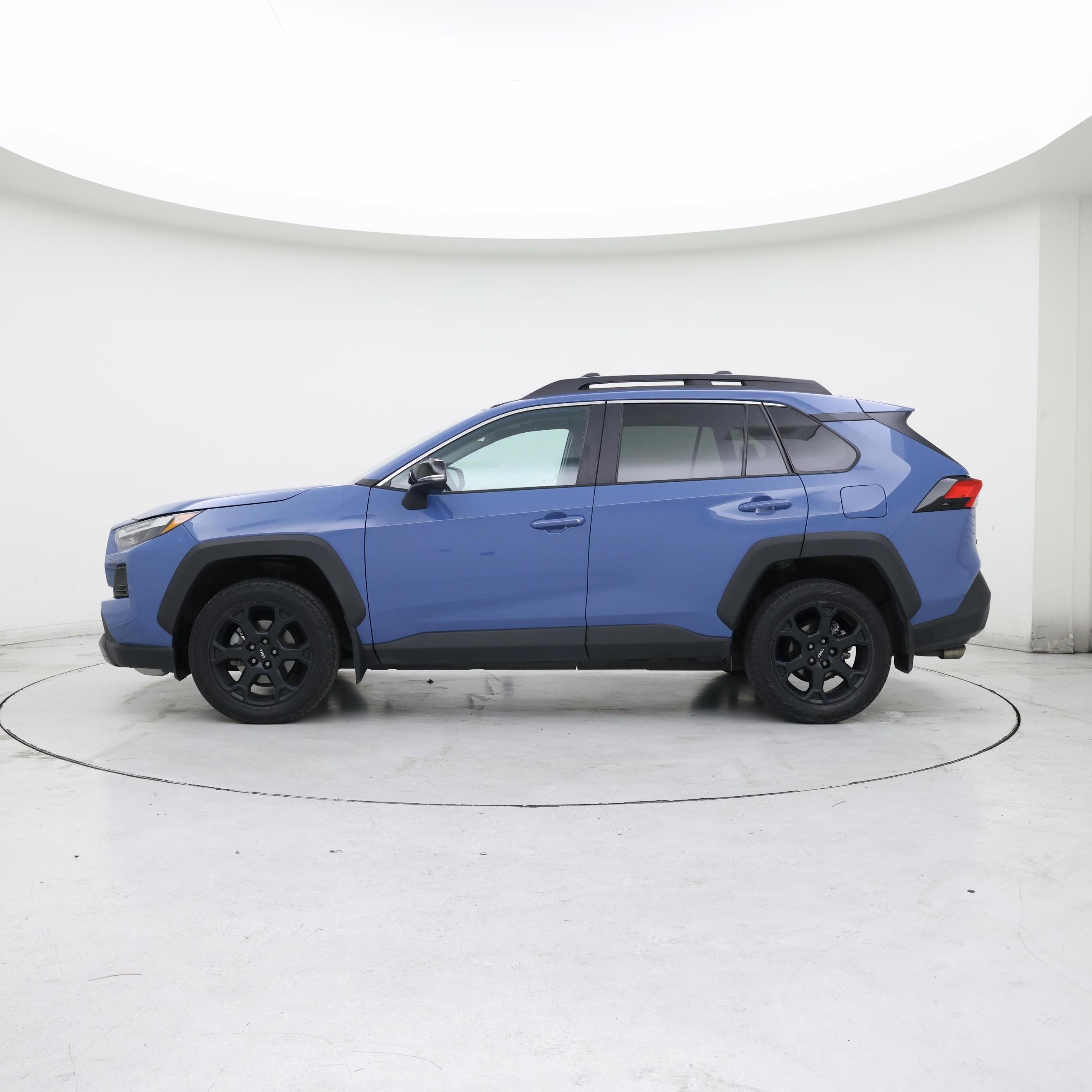 Thumbnail: 2022 Toyota RAV4 - 3