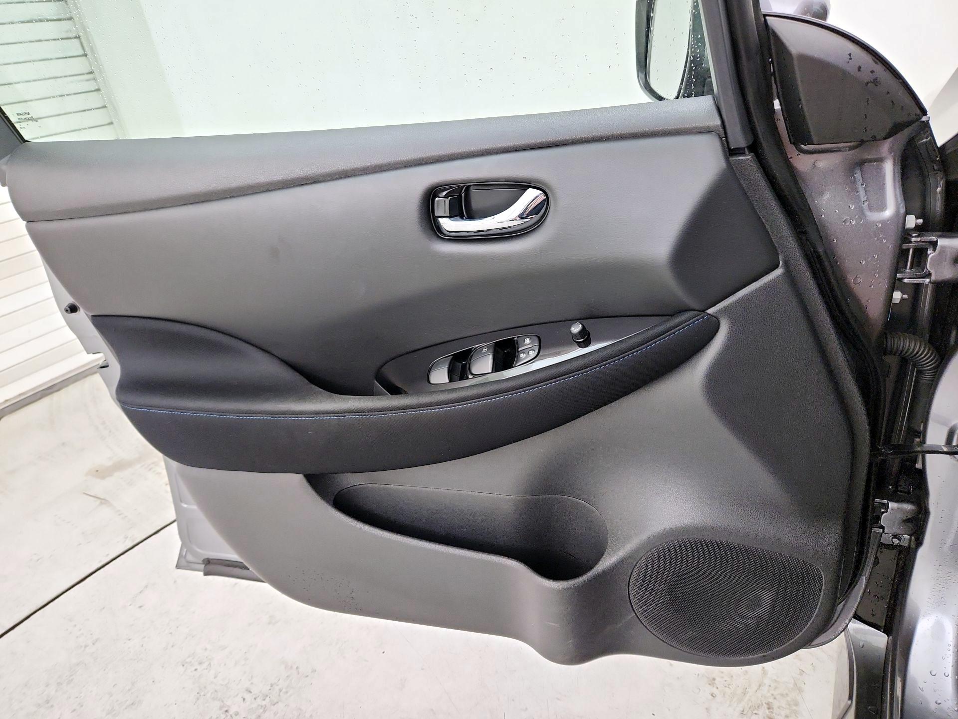 Thumbnail: 2021 Nissan Leaf - 12