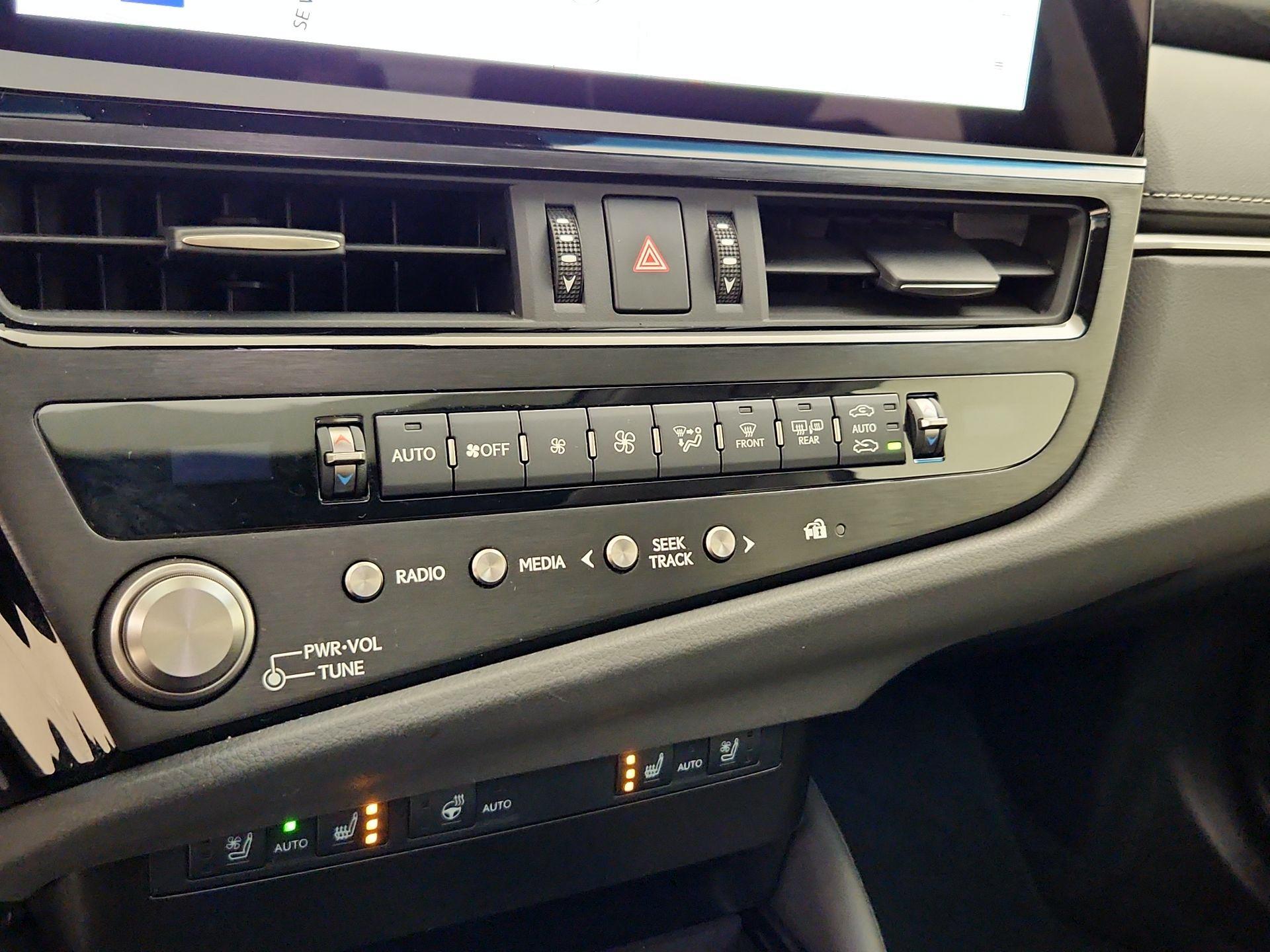 Thumbnail: 2024 Lexus ES - 17