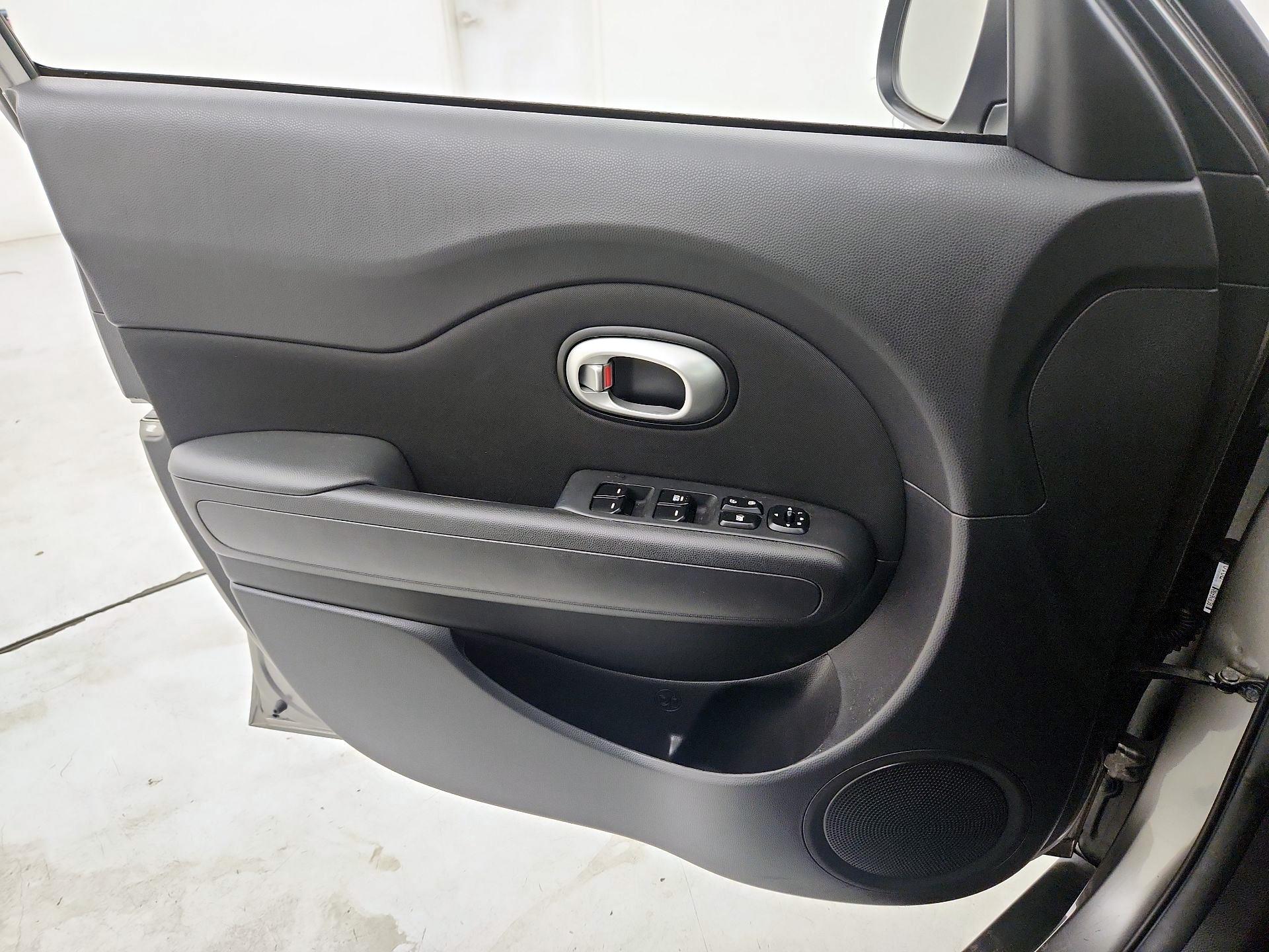 Thumbnail: 2016 Kia Soul - 12