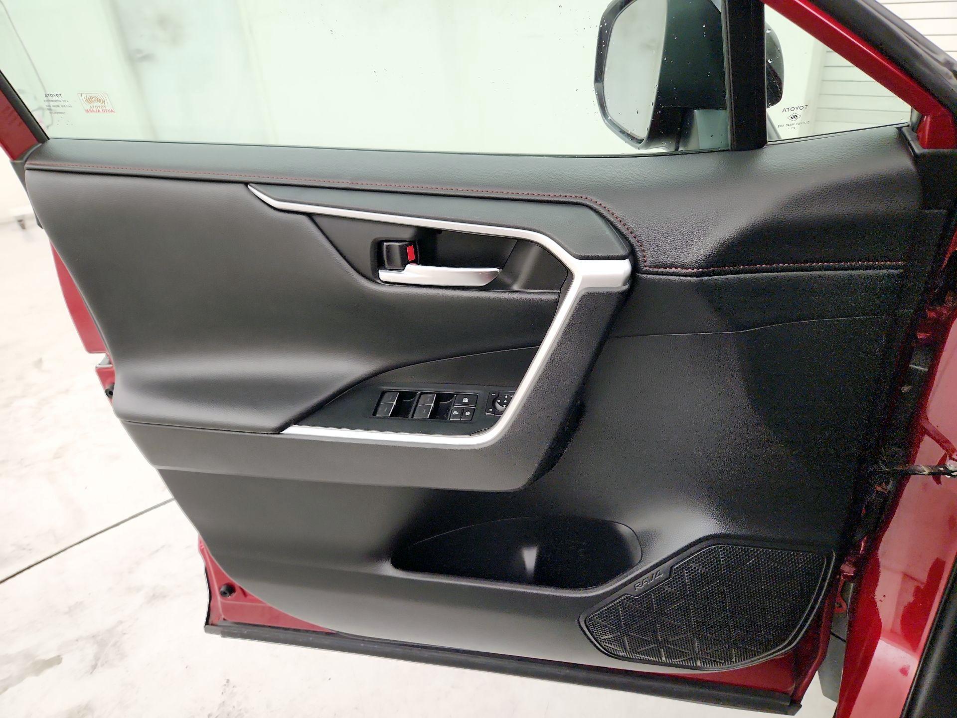 Thumbnail: 2022 Toyota RAV4 - 12