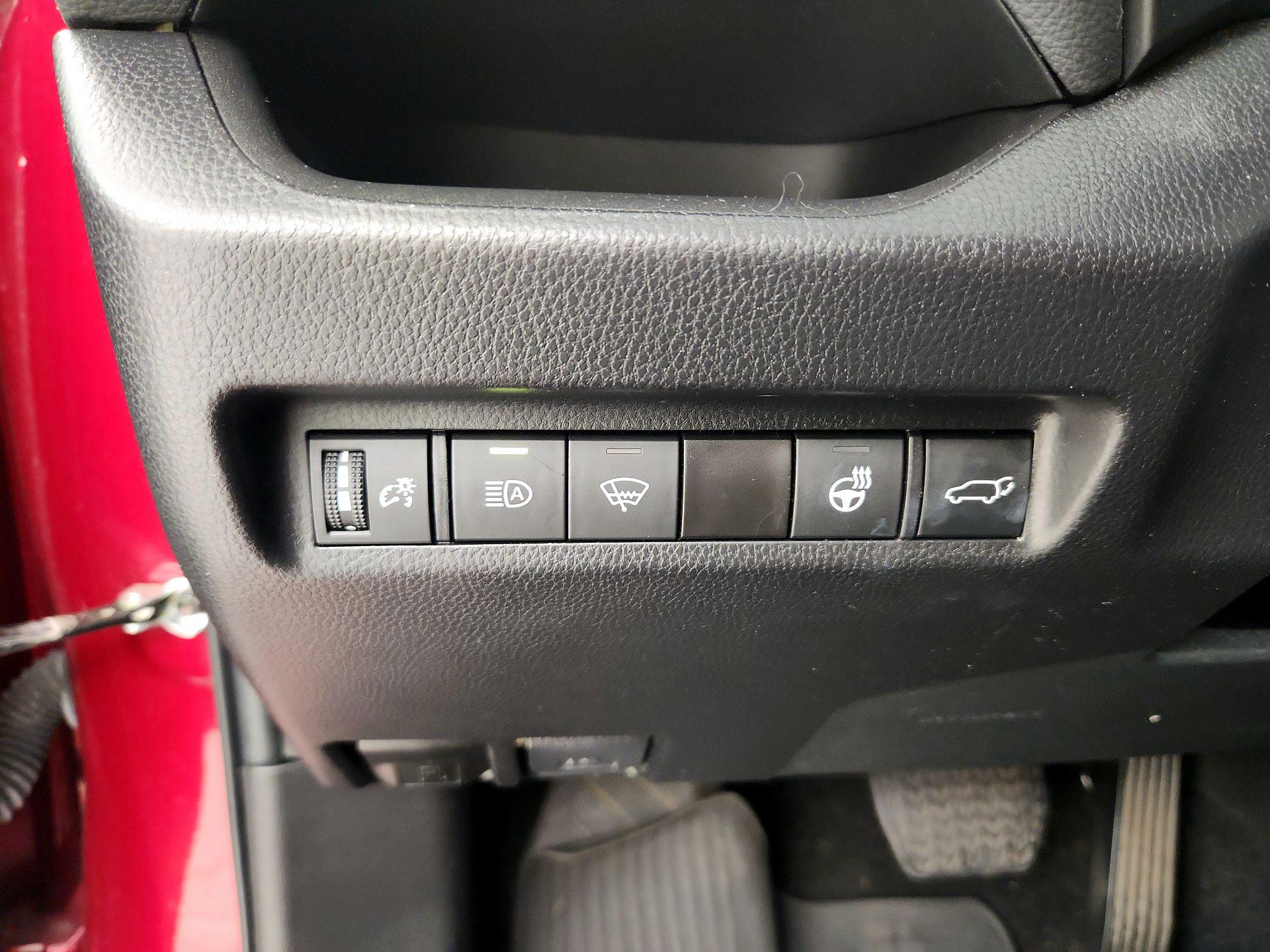 Thumbnail: 2022 Toyota RAV4 - 13