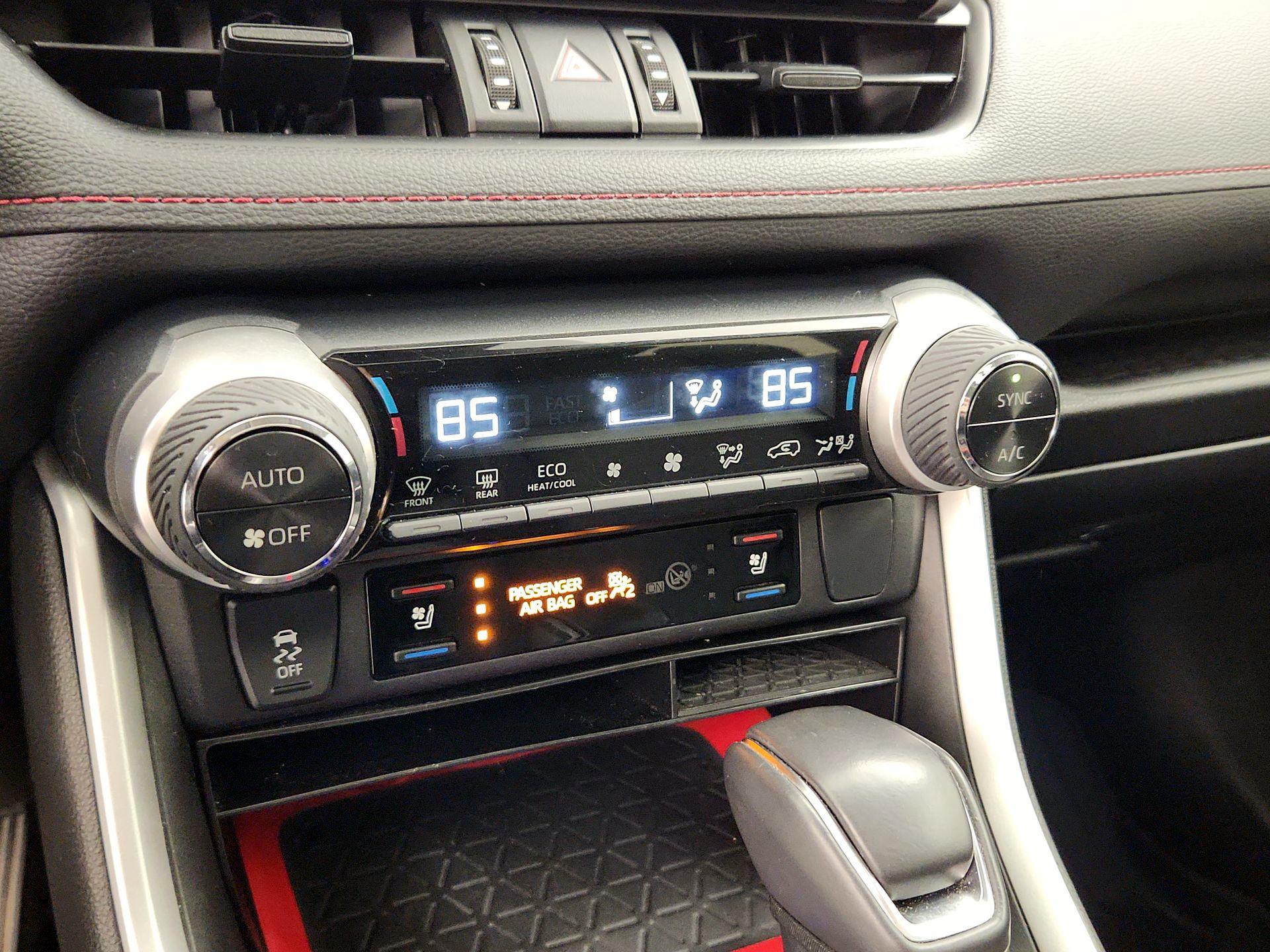 Thumbnail: 2022 Toyota RAV4 - 16