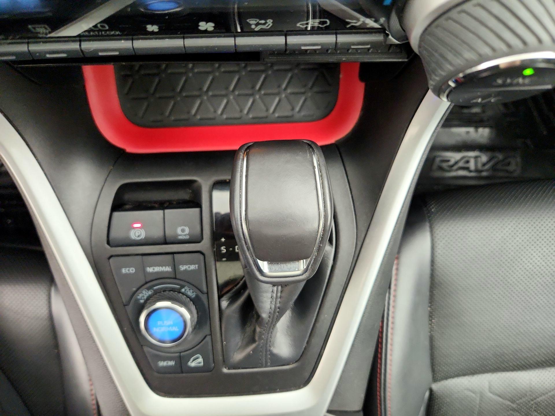 Thumbnail: 2022 Toyota RAV4 - 17