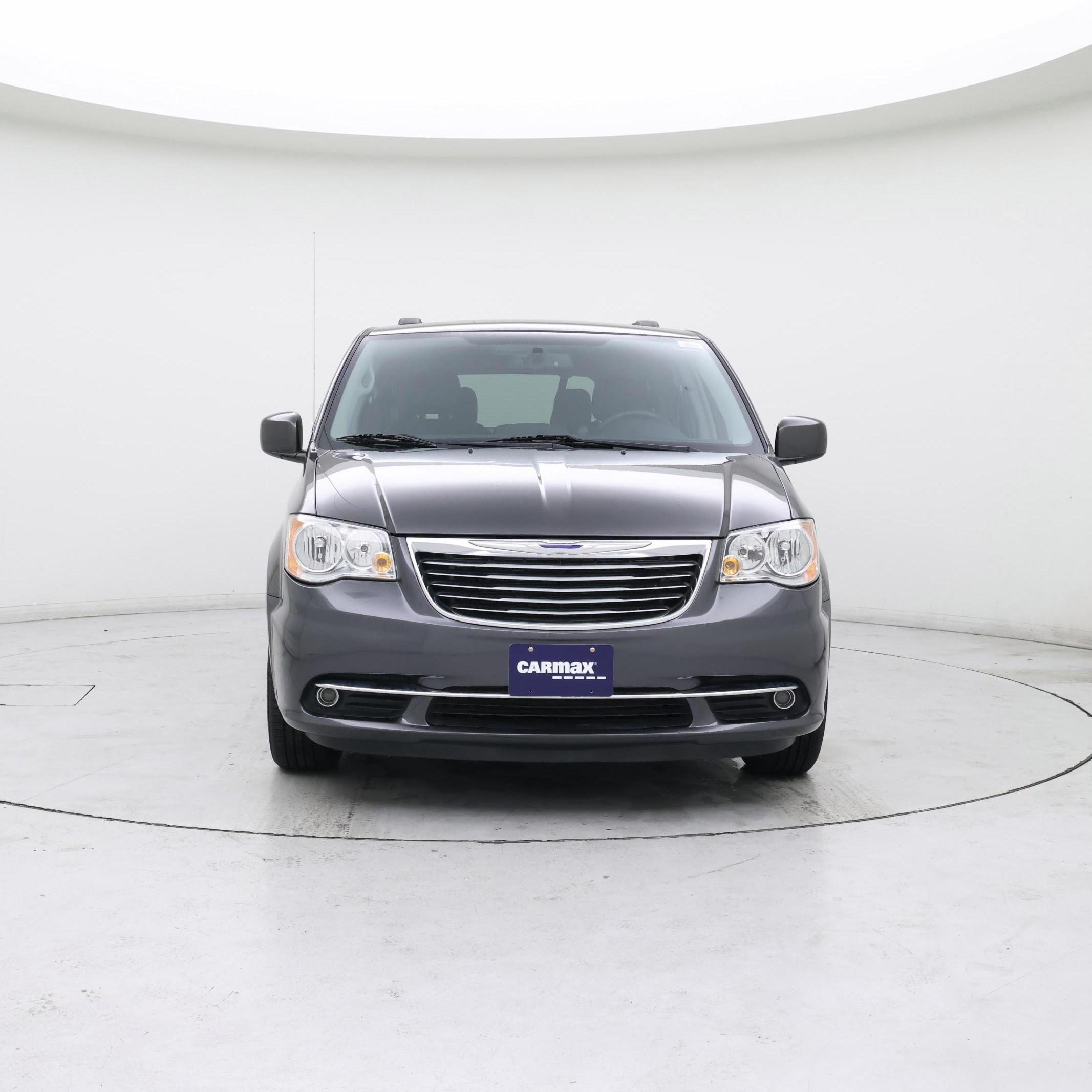 Thumbnail: 2015 Chrysler Town & Country - 5