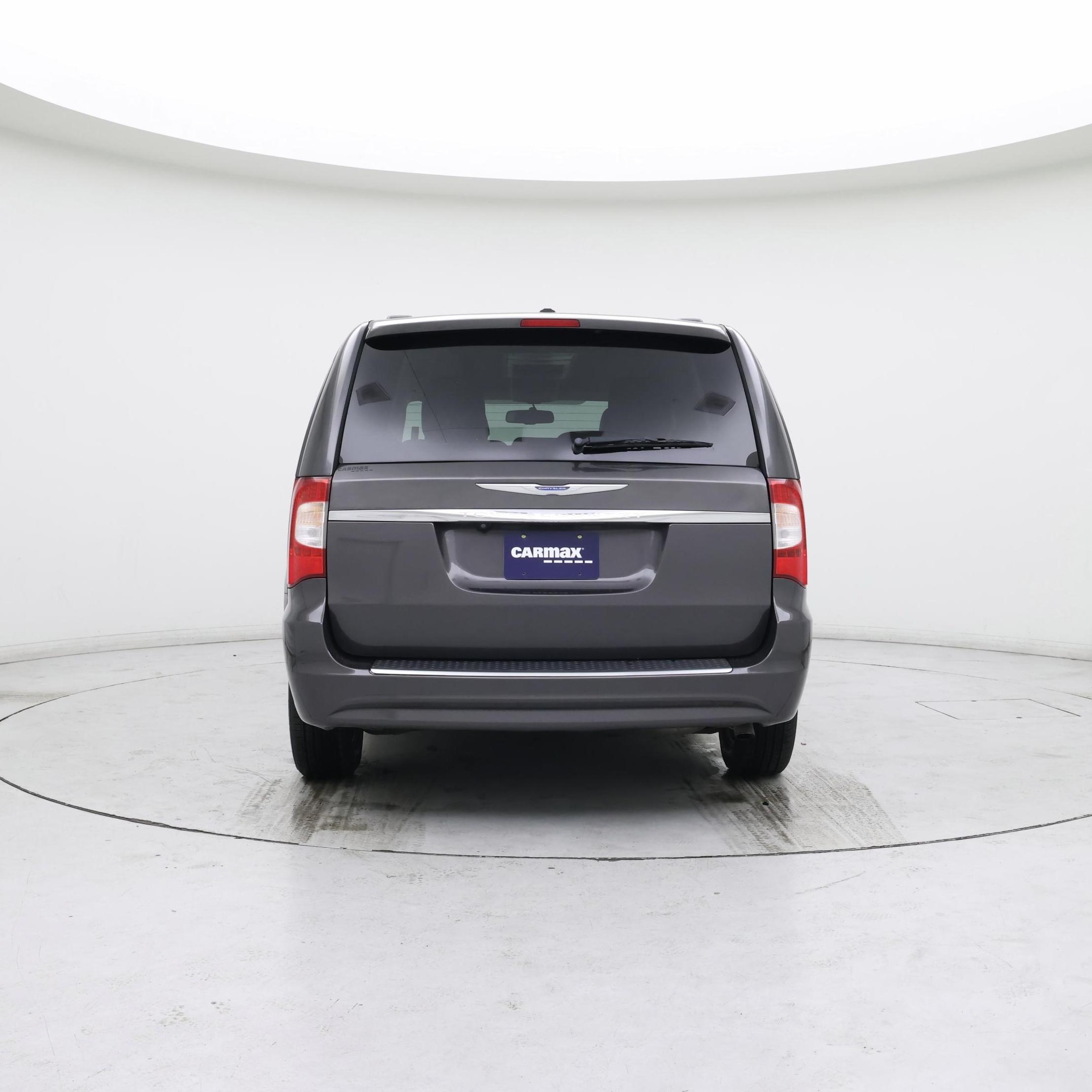 Thumbnail: 2015 Chrysler Town & Country - 6