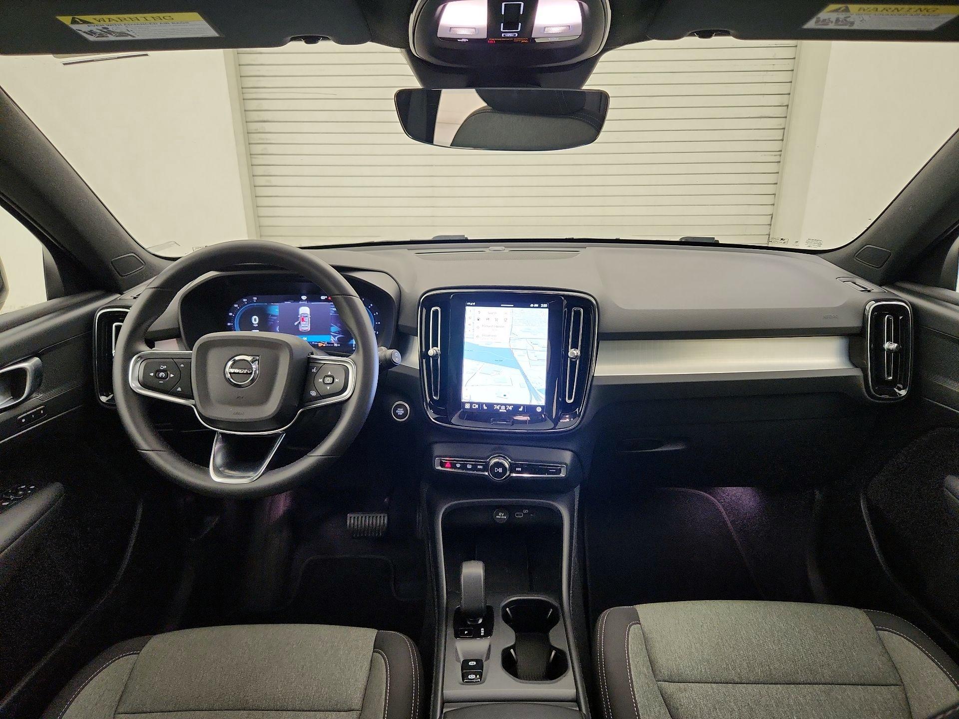 Thumbnail: 2024 Volvo XC40 - 9