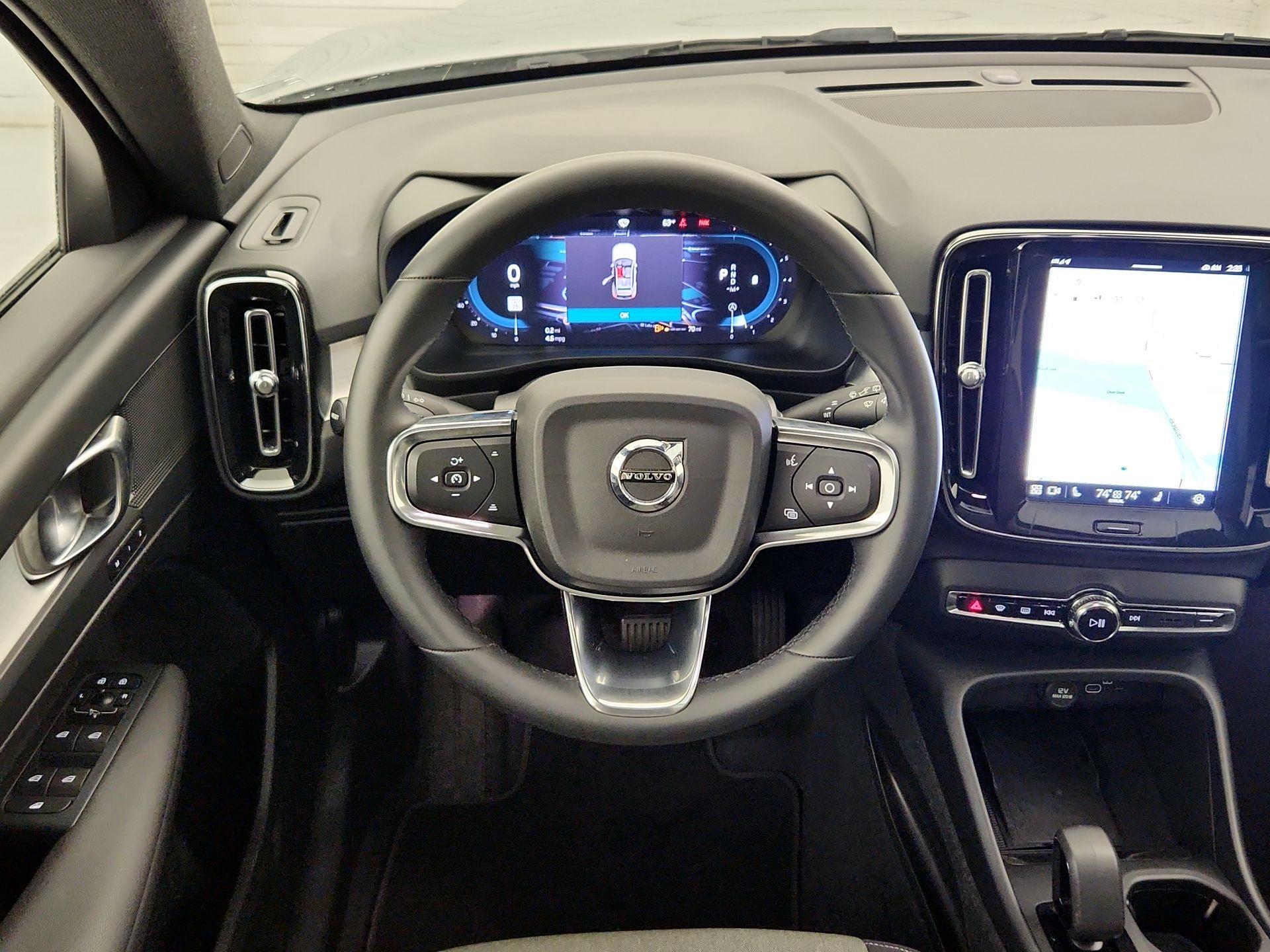 Thumbnail: 2024 Volvo XC40 - 10