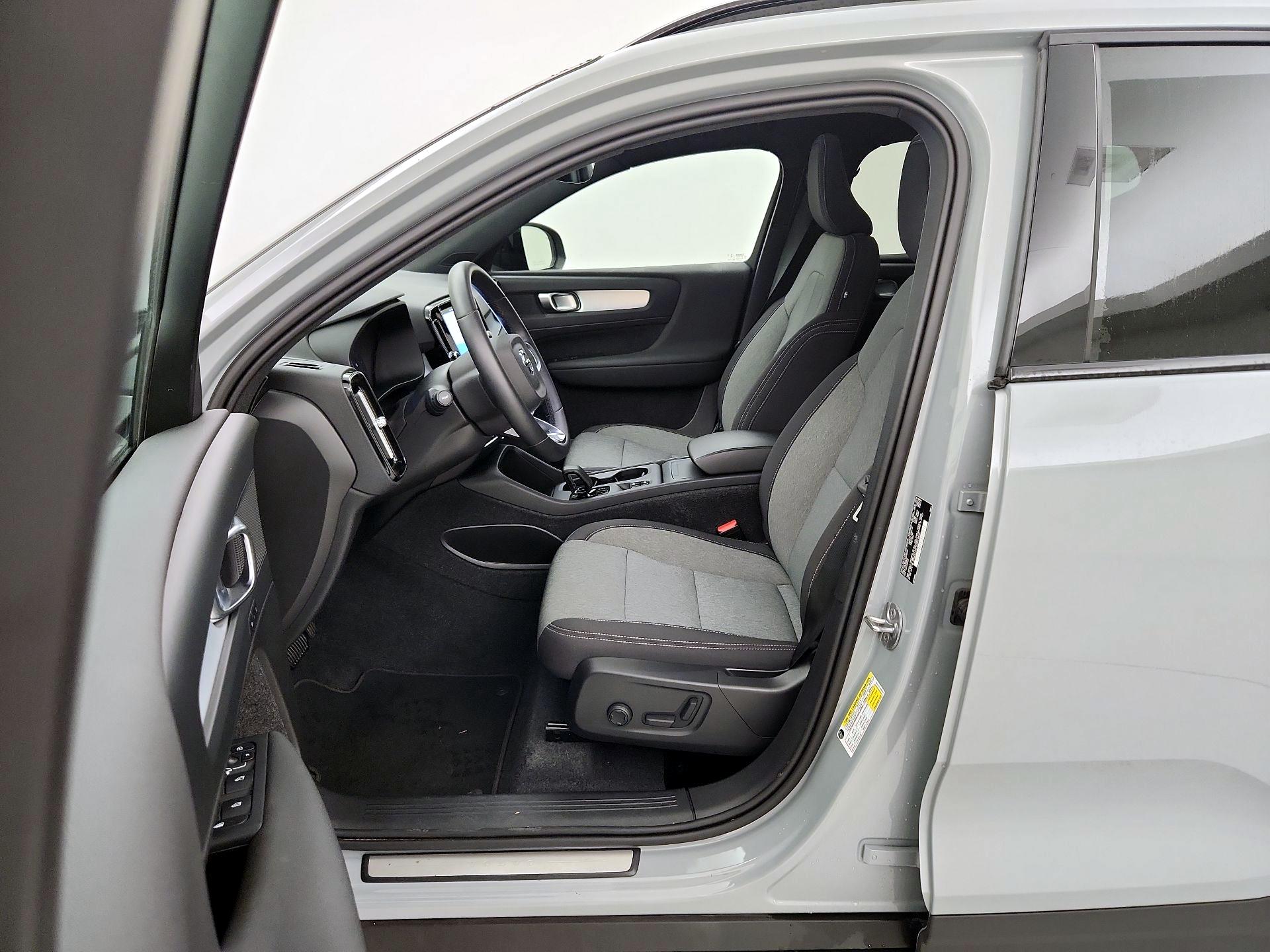 Thumbnail: 2024 Volvo XC40 - 11